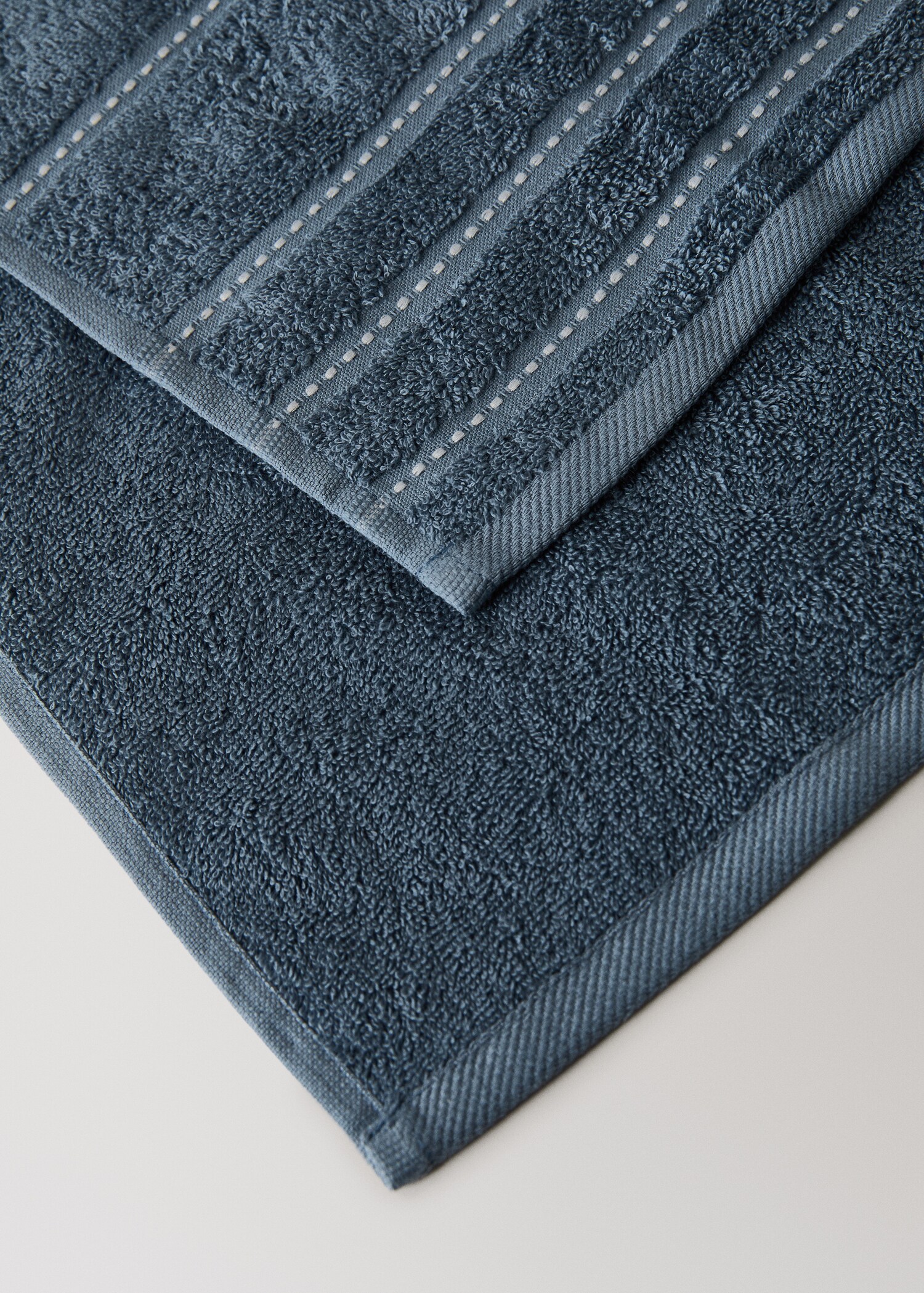 Badlakan i bomull med broderade prickar - Detaljer om artikeln 2