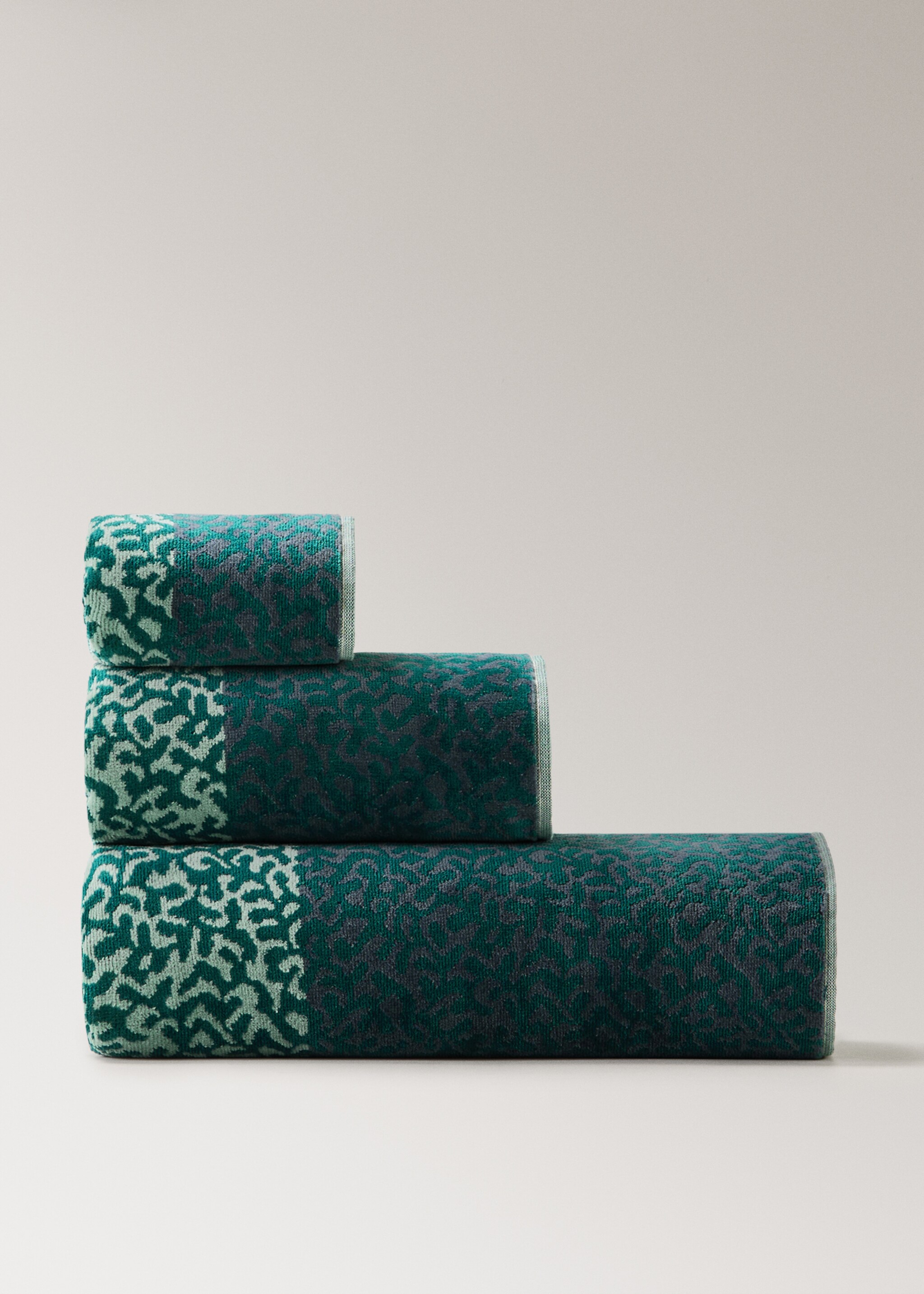 Jacquard cotton terry animal pattern bath towel - Article without model, Aqua Green. Ref: 27001584-00.