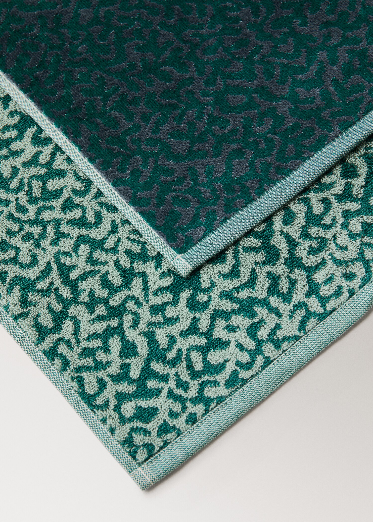 Jacquard cotton terry animal pattern bath towel - Details of the article 2