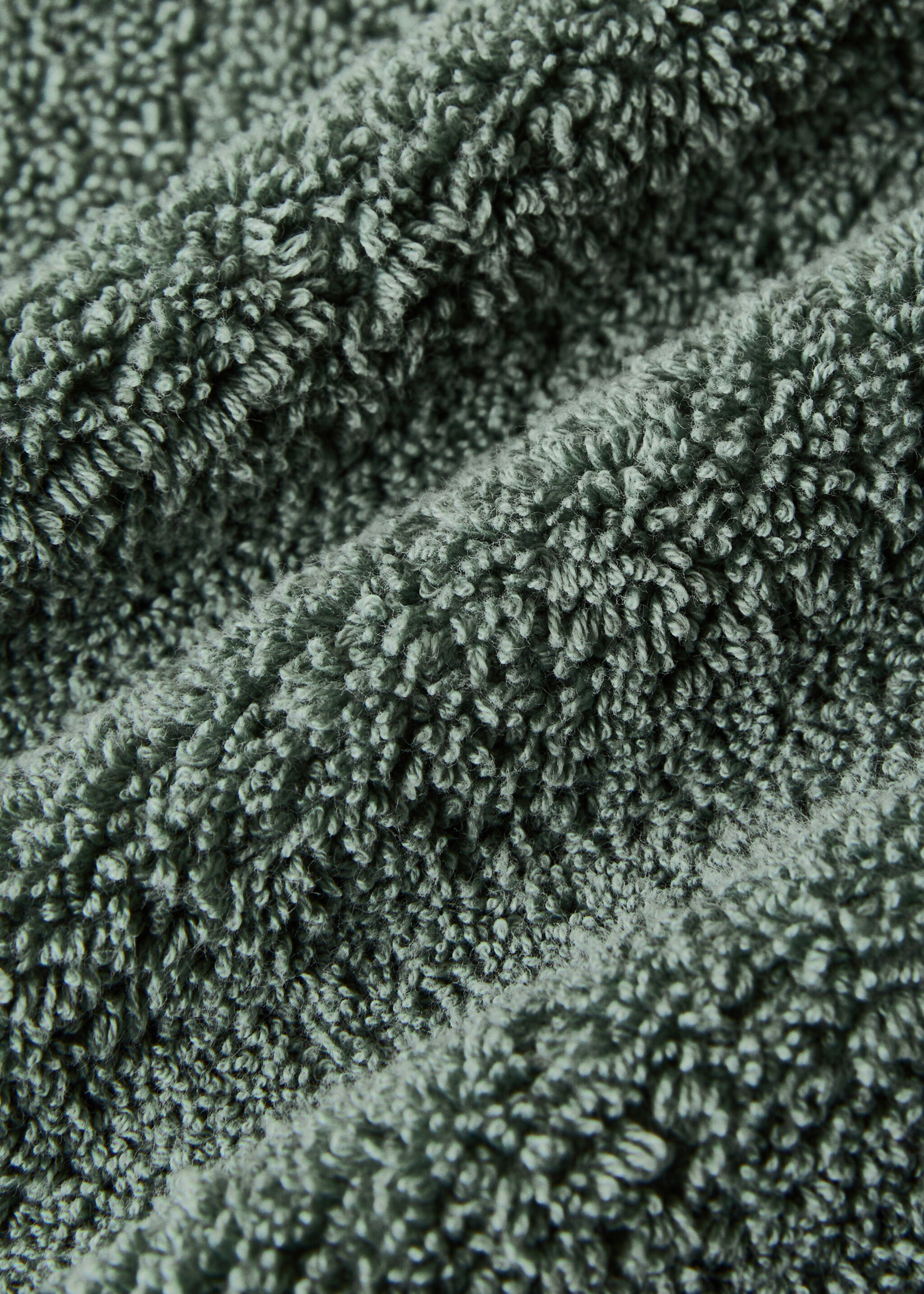 Garment-dyed towel - Details of the article 1, Forest Green. Ref: 27001586-00.