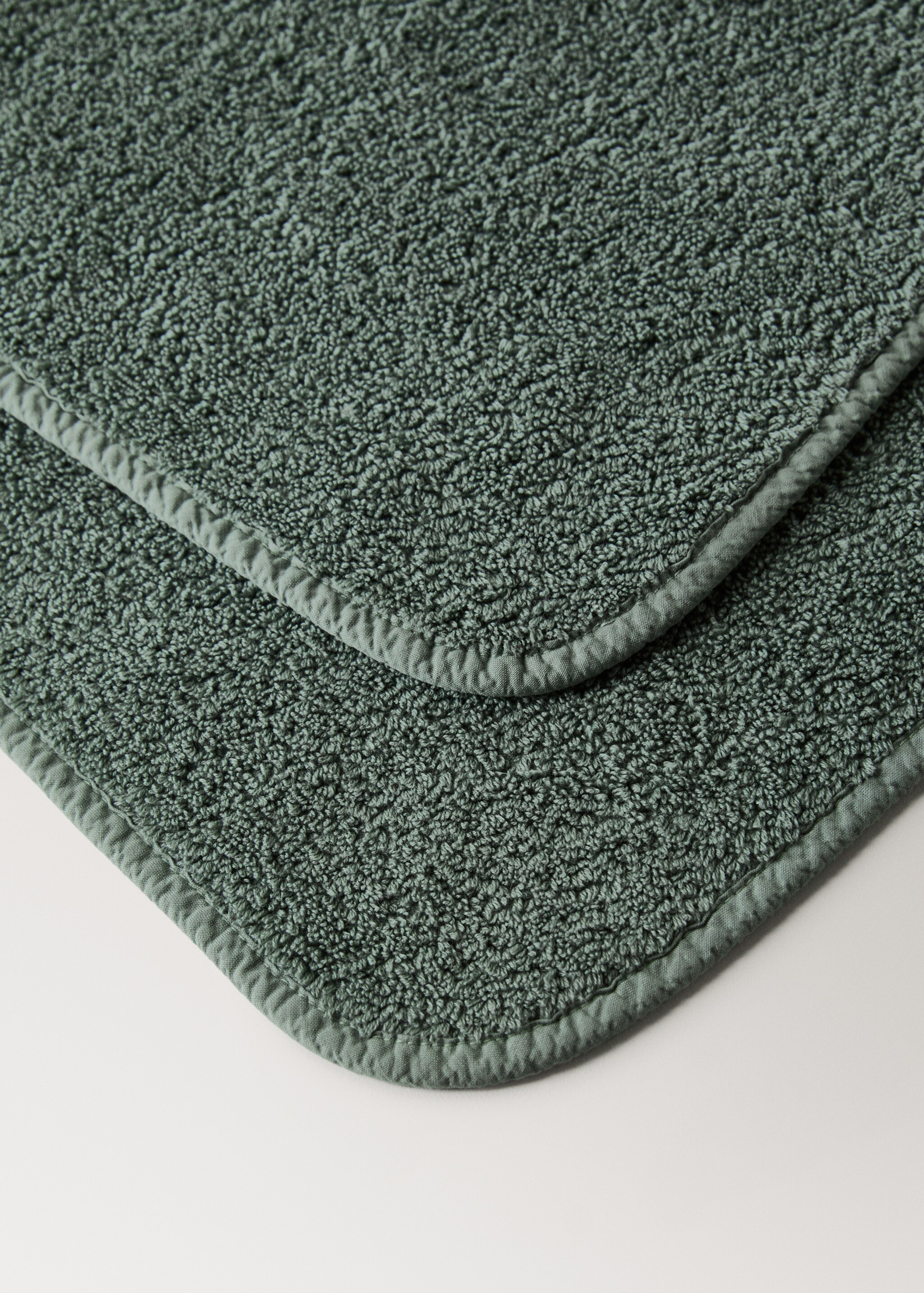 Garment-dyed towel - Details of the article 2, Forest Green. Ref: 27001586-00.