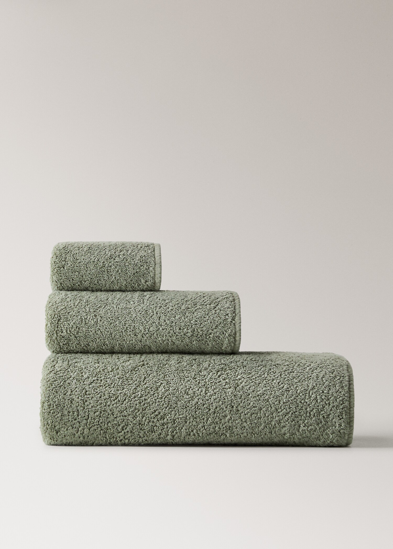 Bath towel with dyed piece - Article without model