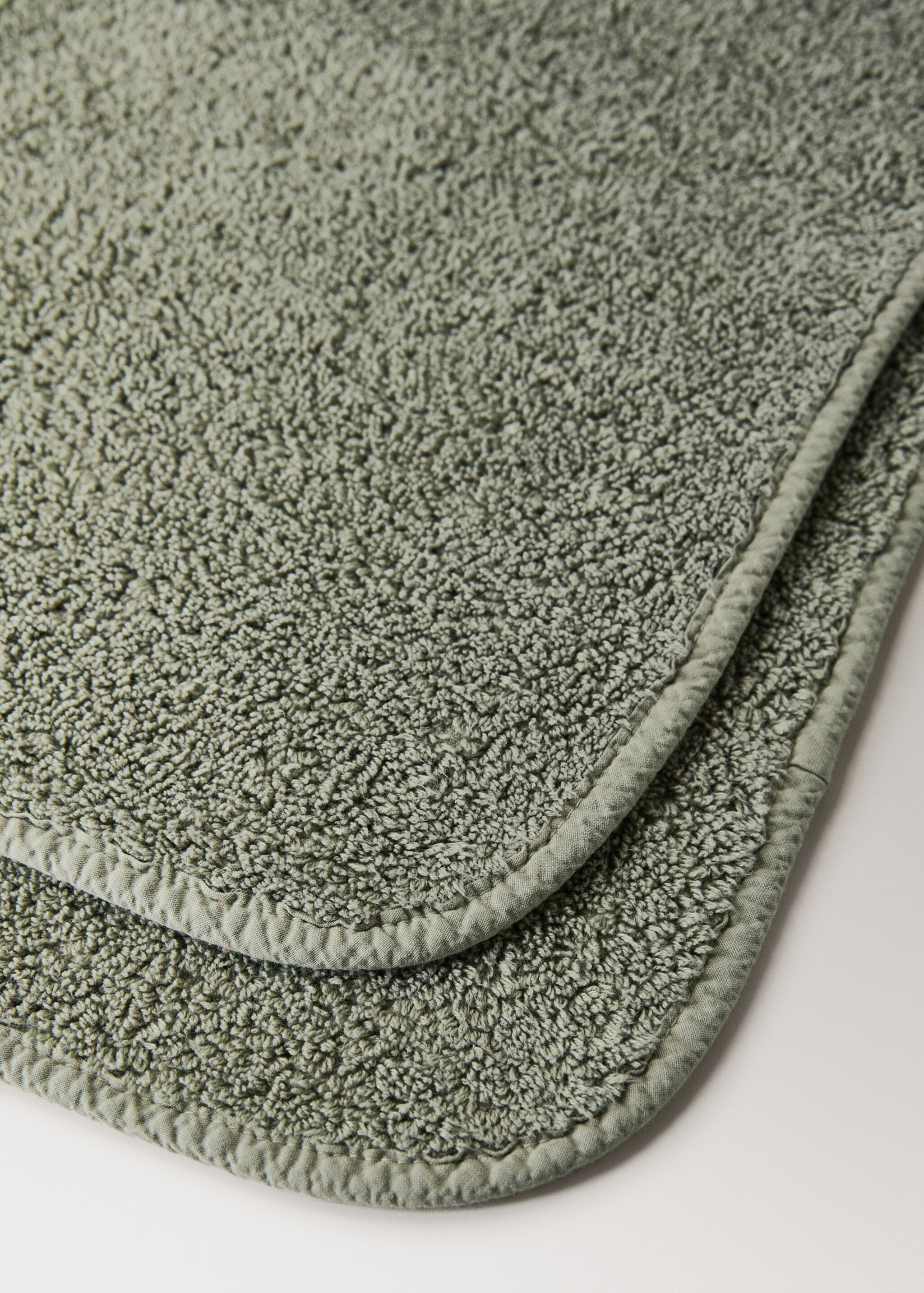 Bath towel with dyed piece - Details of the article 2, Forest Green. Ref: 27001588-00.