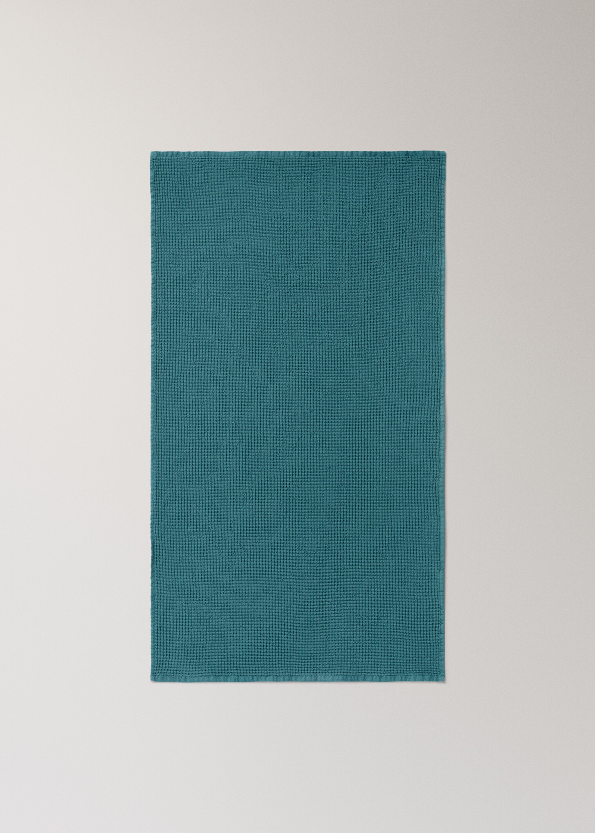 Waffle texture washbasin towel - Details of the article 3, Forest Green. Ref: 27001596-00.