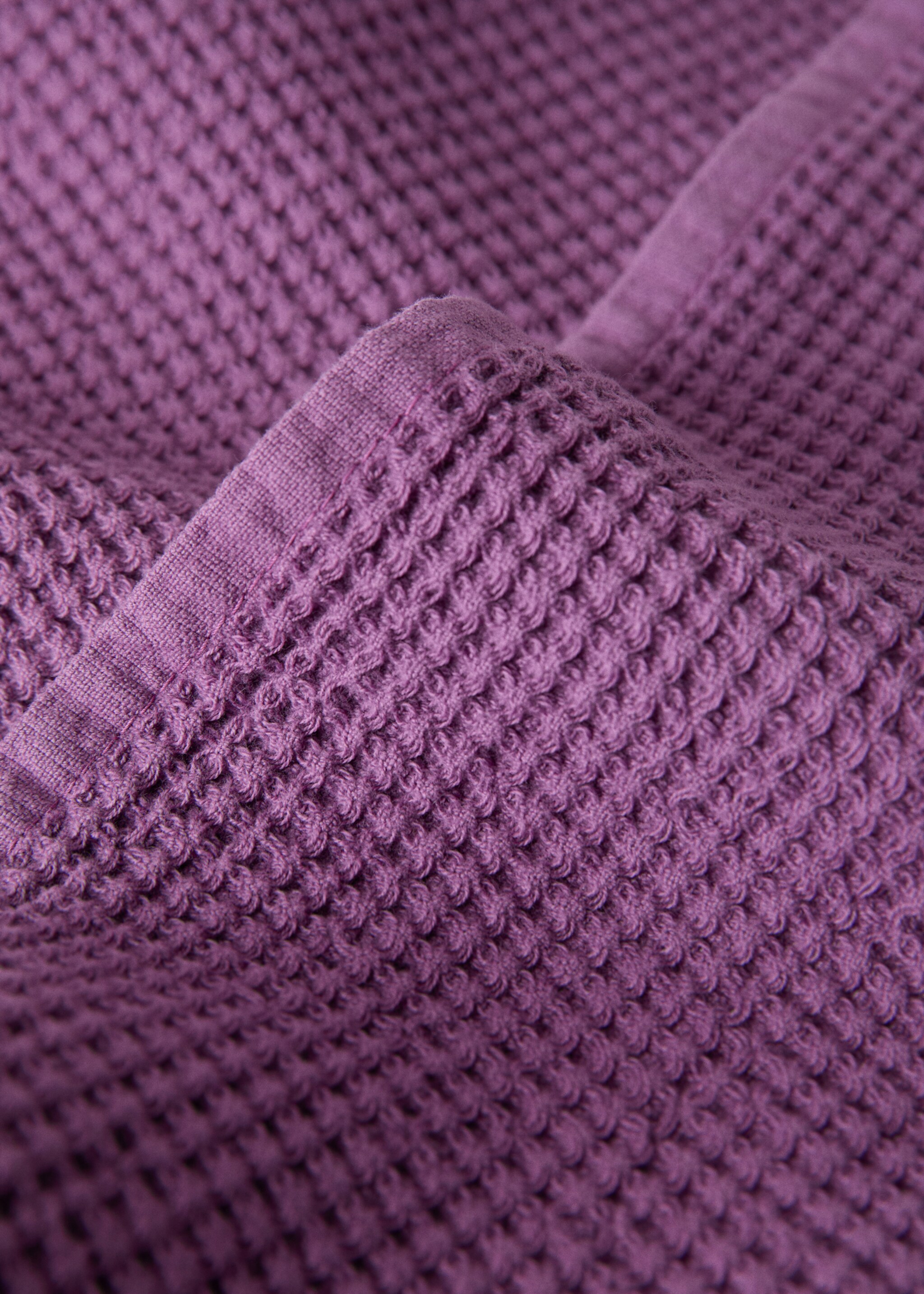 Waffle texture washbasin towel - Details of the article 1, Purple. Ref: 27001596-00.