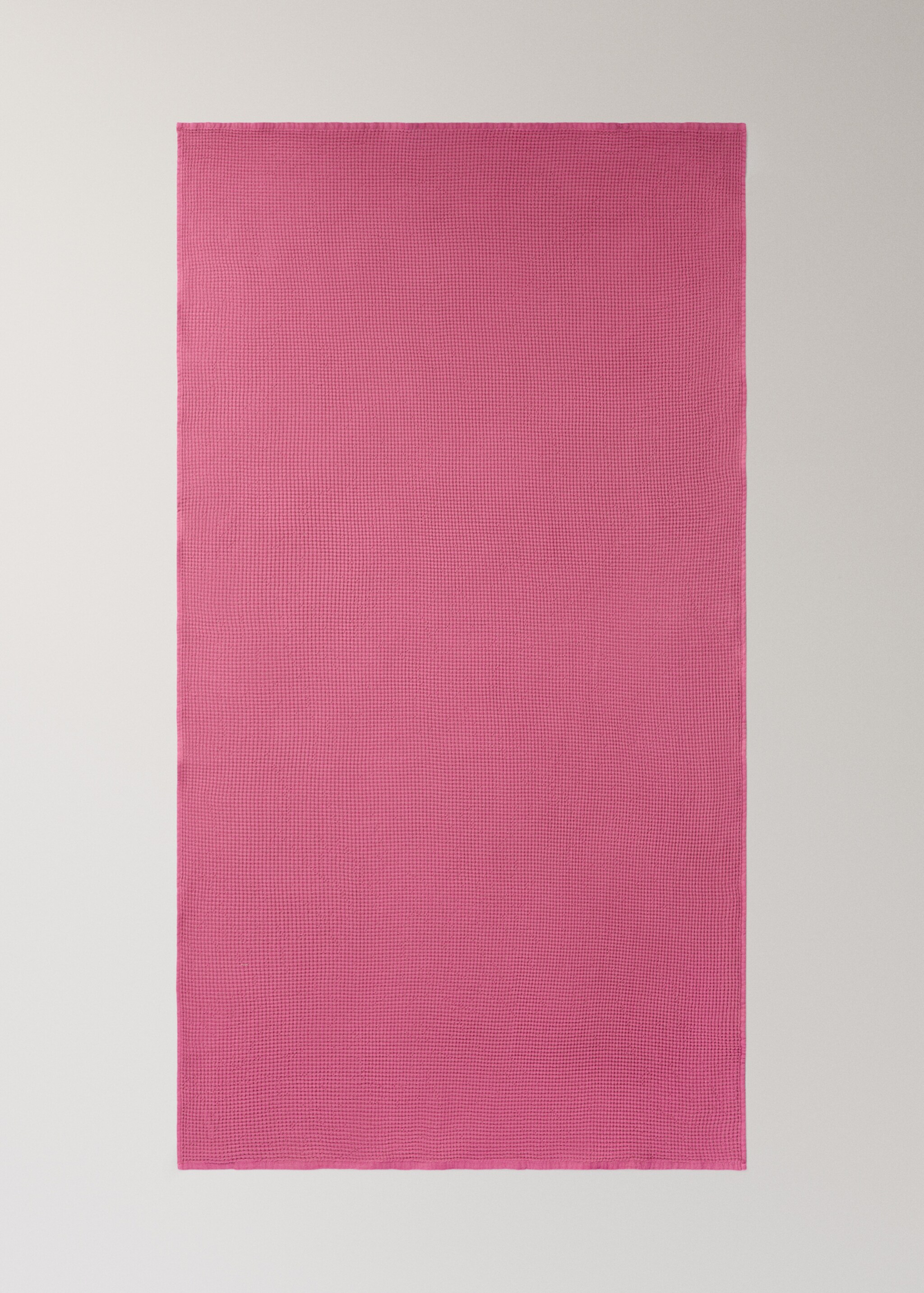 Badhanddoek van katoen met mini waffle-structuur, garment-washed - Detail van het artikel 3, Geraniumroze. Ref: 27001597-00.