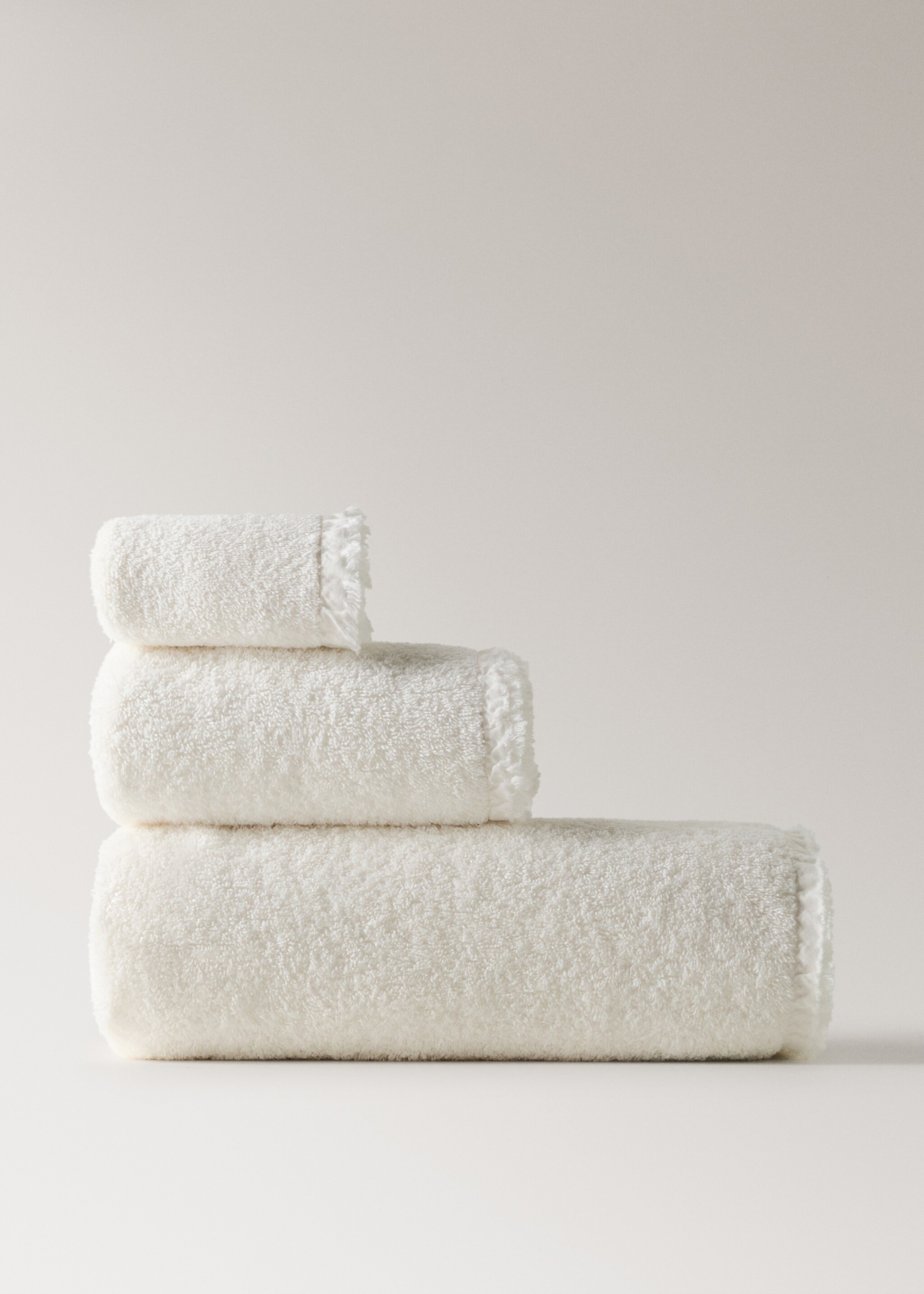 Cotton terry guest towel with frayed edge and ruffle - Article without model, Ecru. Ref: 27001601-00.