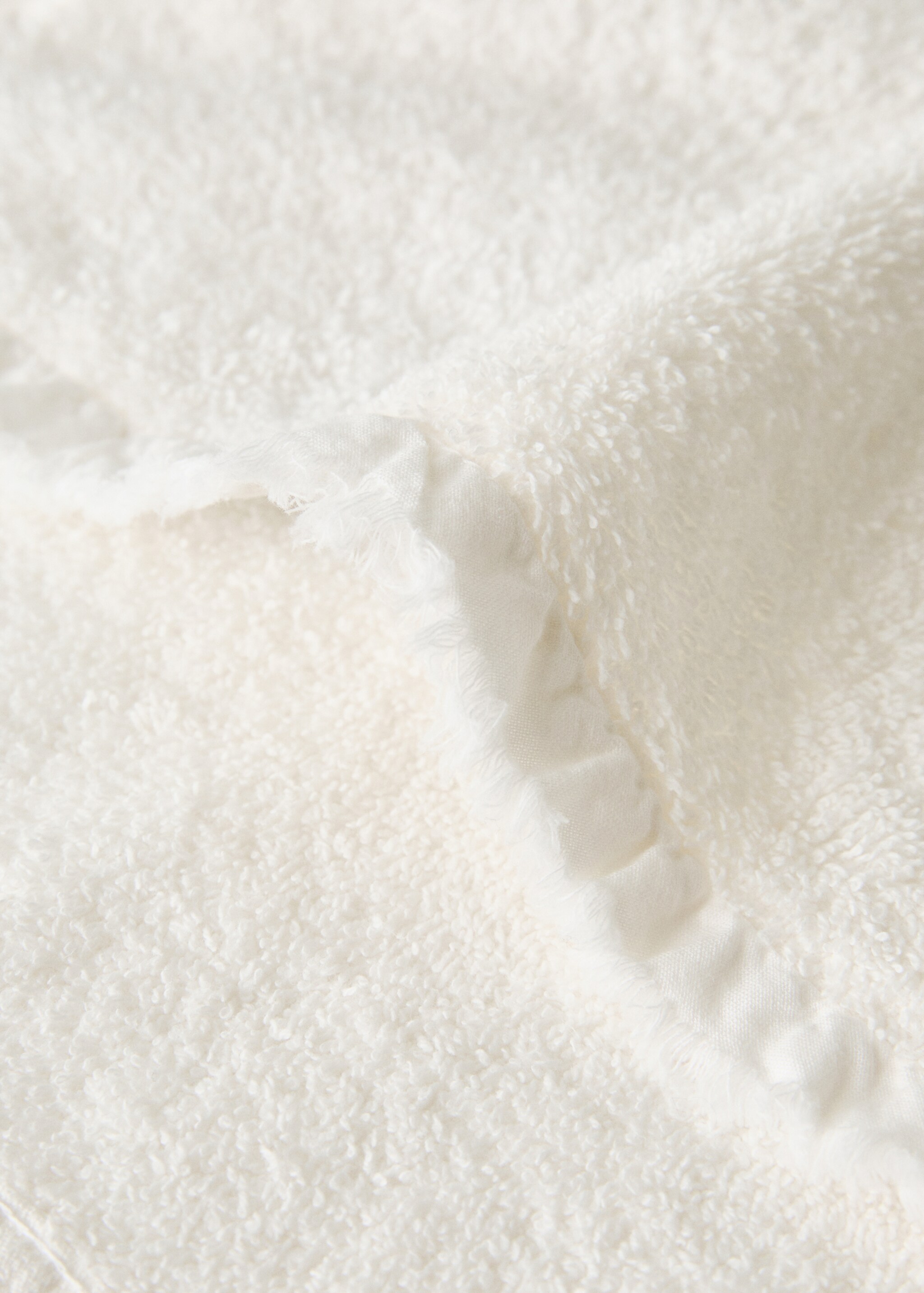 Cotton terry guest towel with frayed edge and ruffle - Details of the article 1, Ecru. Ref: 27001601-00.