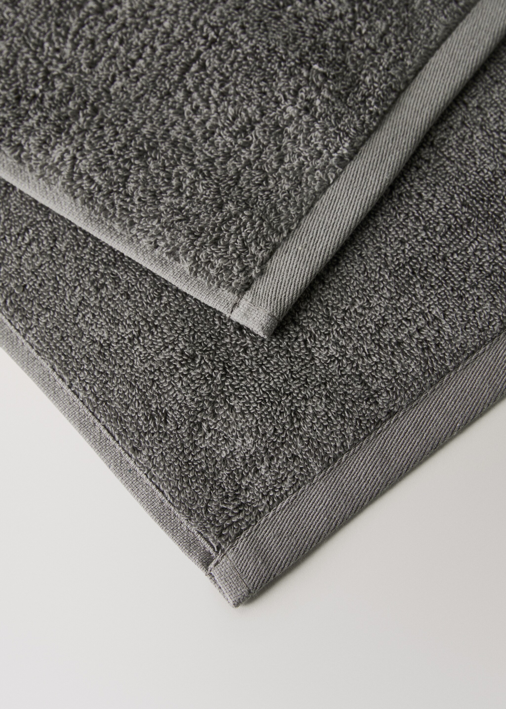 Soft cotton washbasin towel - Details of the article 2, Dark Grey. Ref: 27001606-00.