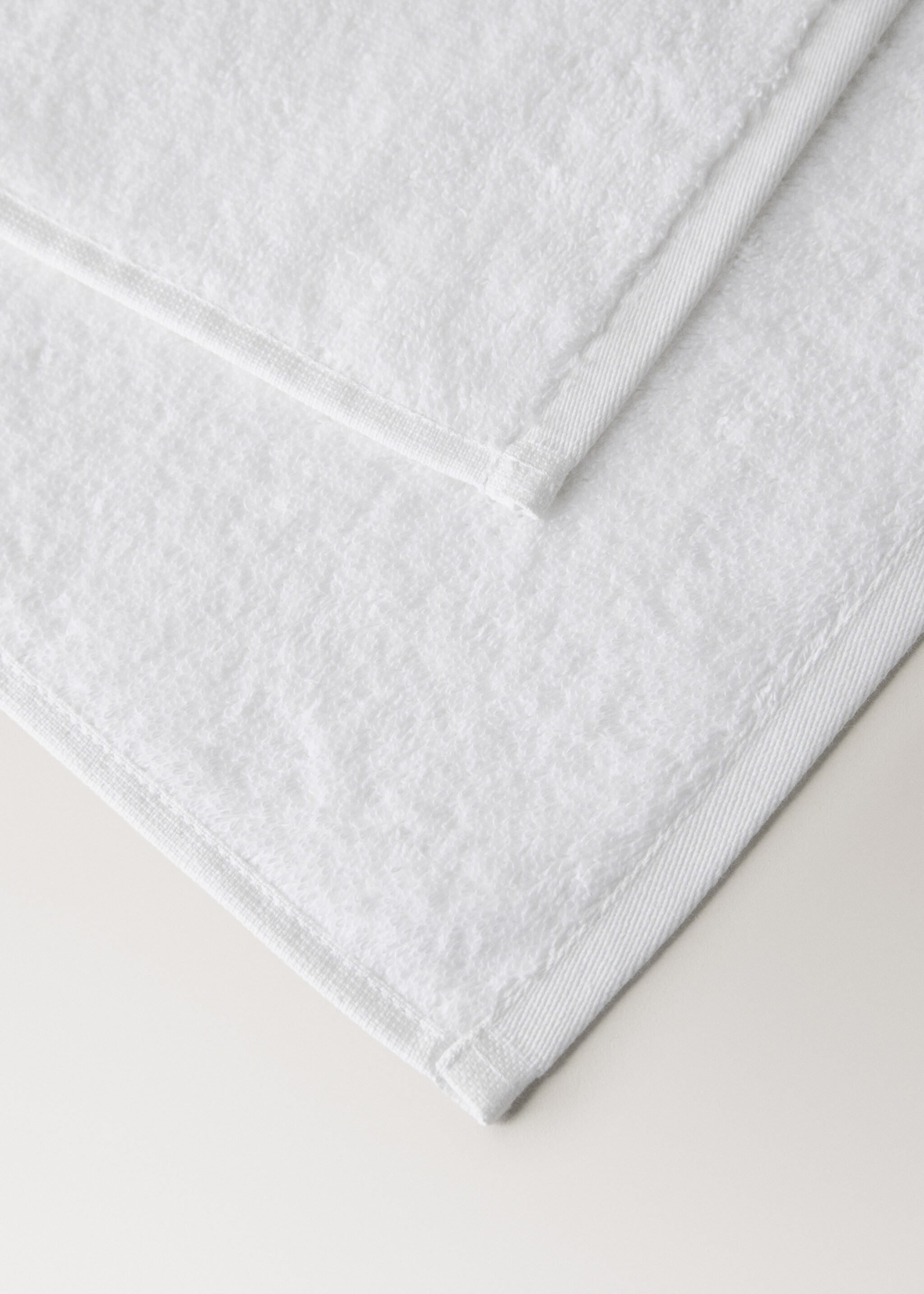Soft cotton shower towel - Details of the article 2, White. Ref: 27001607-00.