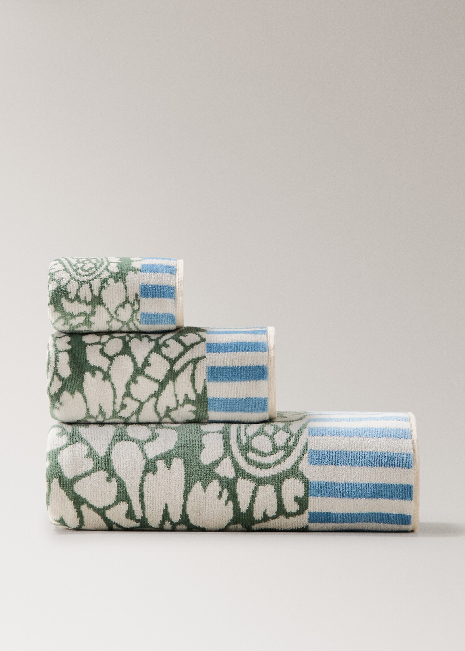 Multicoloured jacquard cotton terry guest towel - Article without model