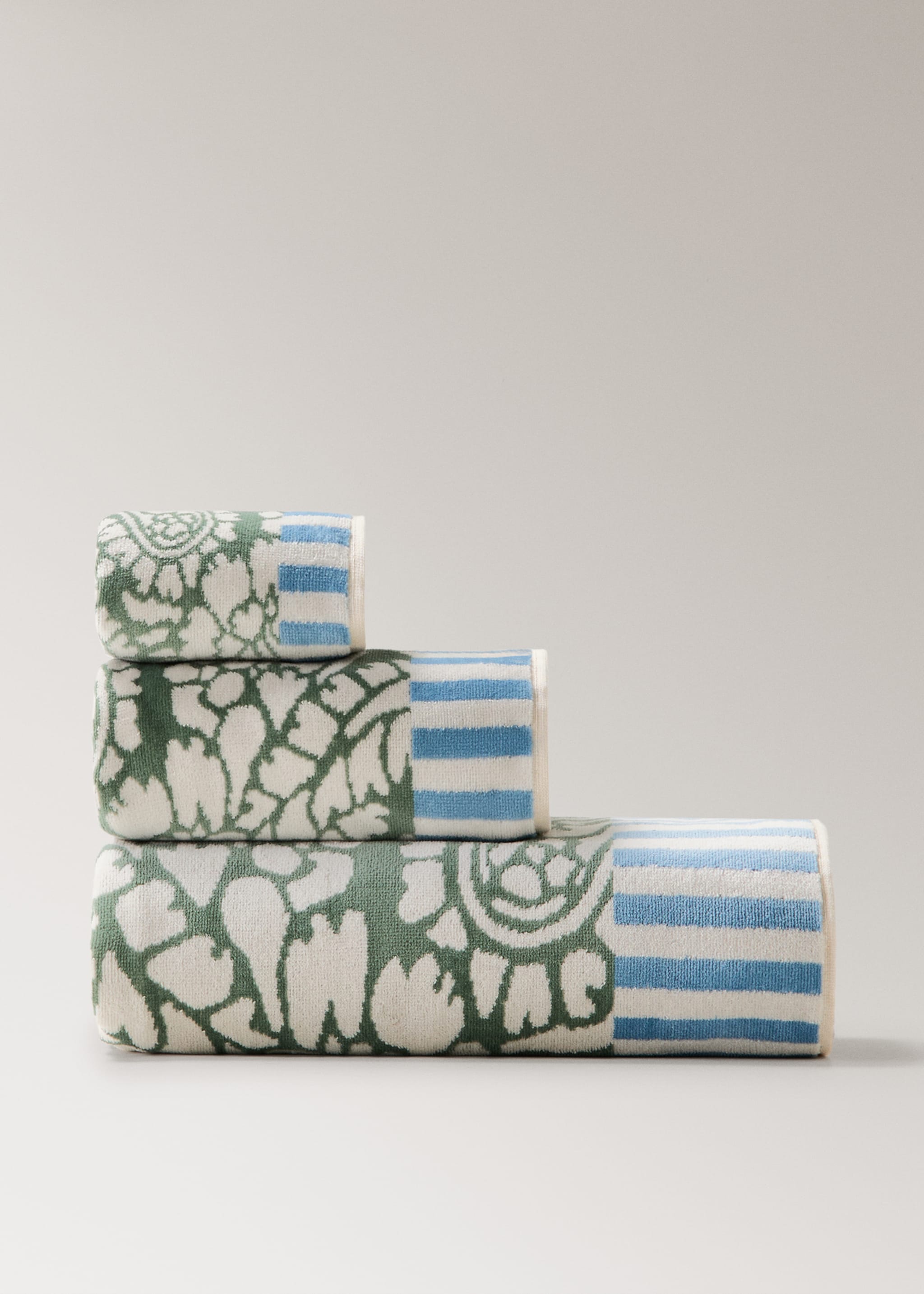 Multicoloured jacquard cotton terry bath towel - Article without model, Emerald Green. Ref: 27001612-00.