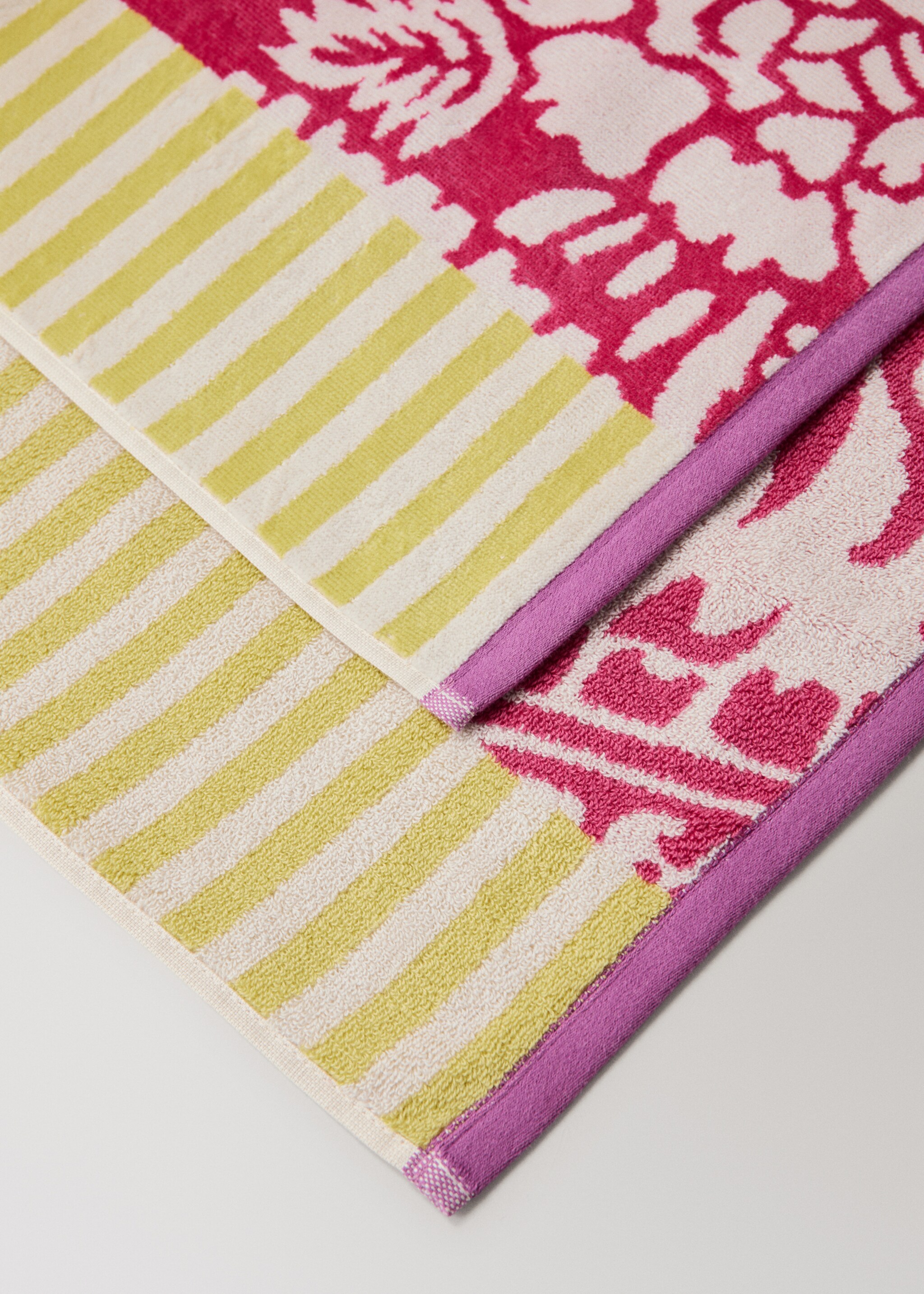 Baumwoll-Badetuch mit Jacquard-Frottee, mehrfarbig - Detail des Artikels 2, Rosa. Ref: 27001612-00.