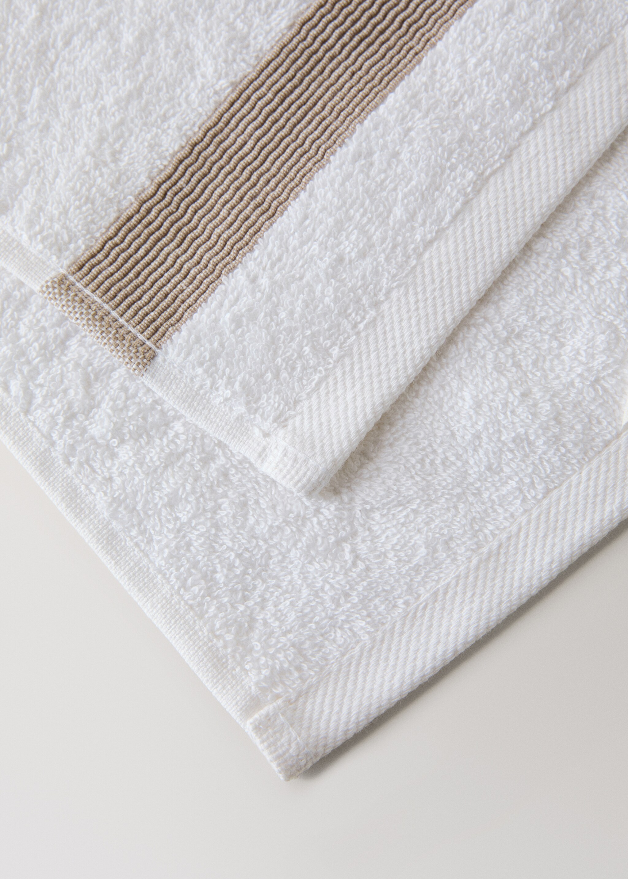 Ručník na ruce z bavlněného žakáru s vícebarevnými pruhy - Detail zboží 2, Béžová. Ref: 27001615-00.