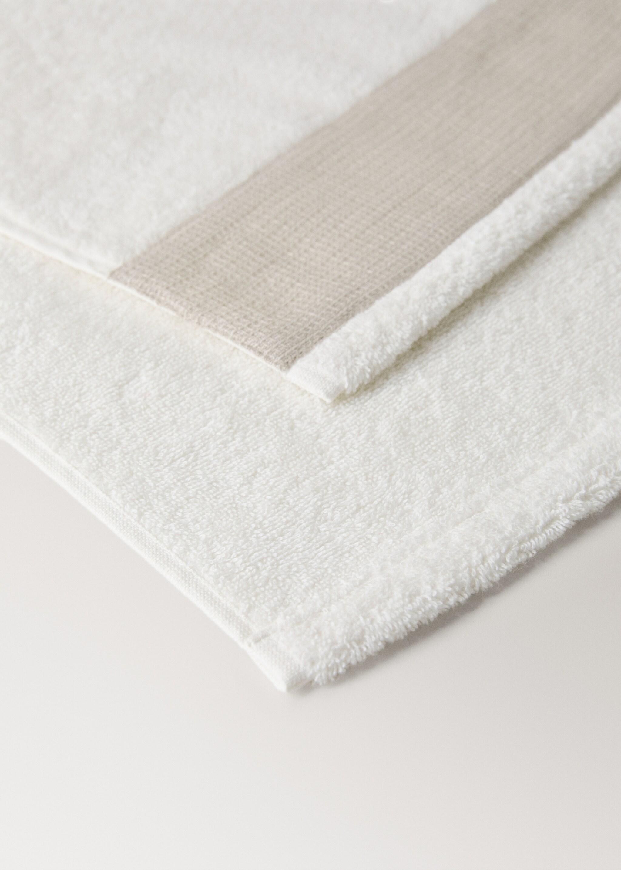 Cotton terry hand towel with linen edging - Details of the article 2, White. Ref: 27001617-00.