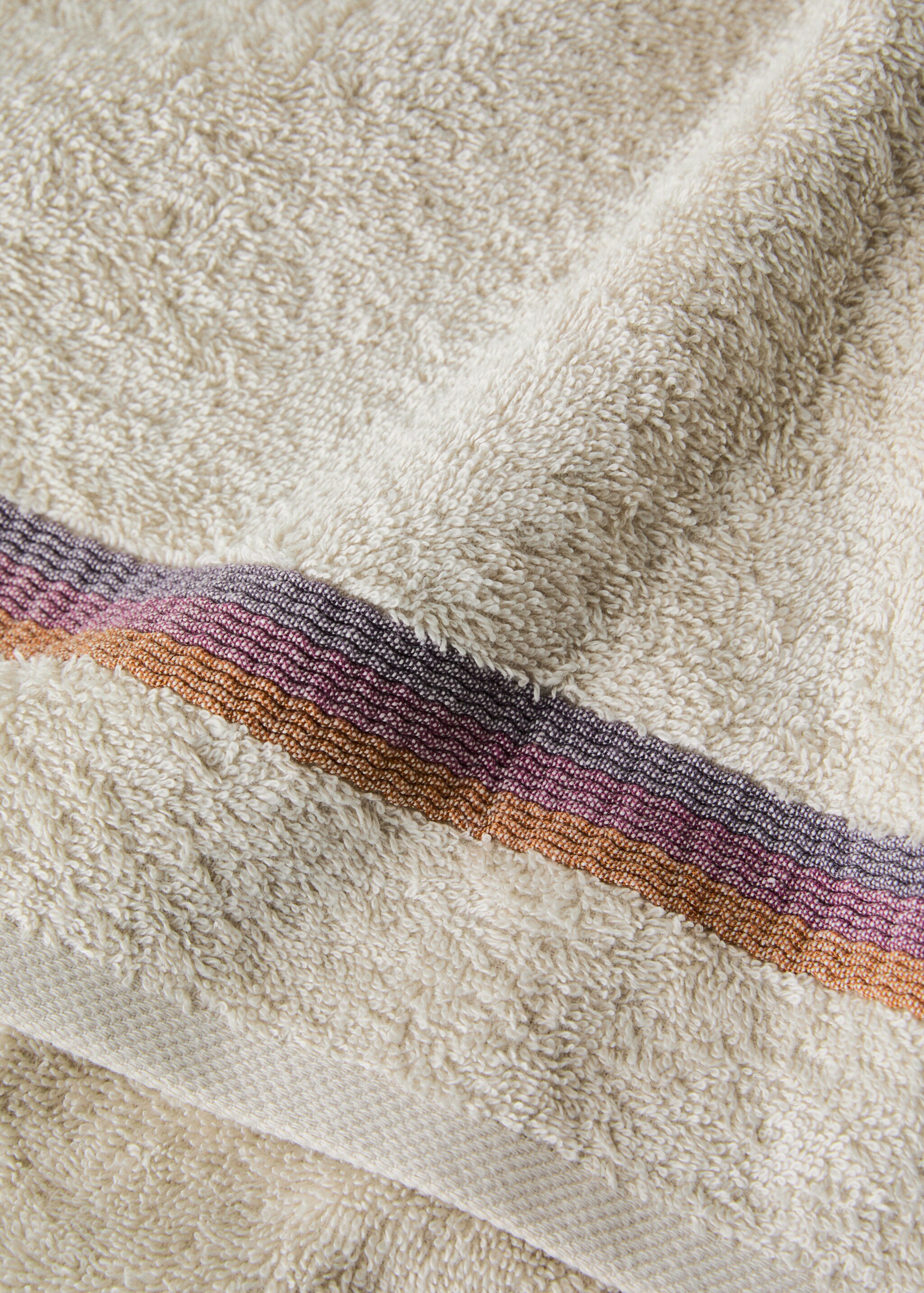 Washbasin towel with striped trim - Details of the article 1, Lavender. Ref: 27001620-00.