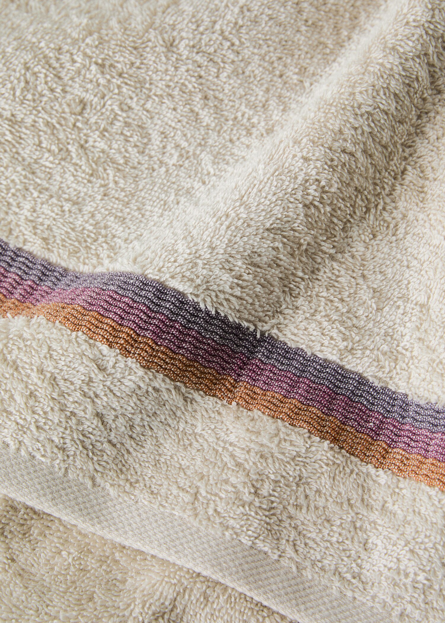 Washbasin towel with striped trim - Details of the article 1