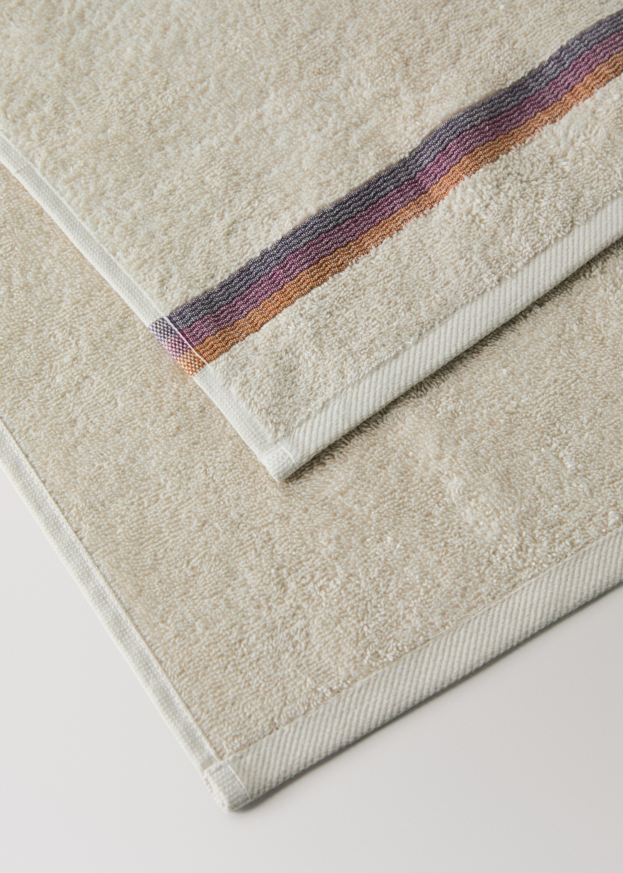 Washbasin towel with striped trim - Details of the article 2, Lavender. Ref: 27001620-00.