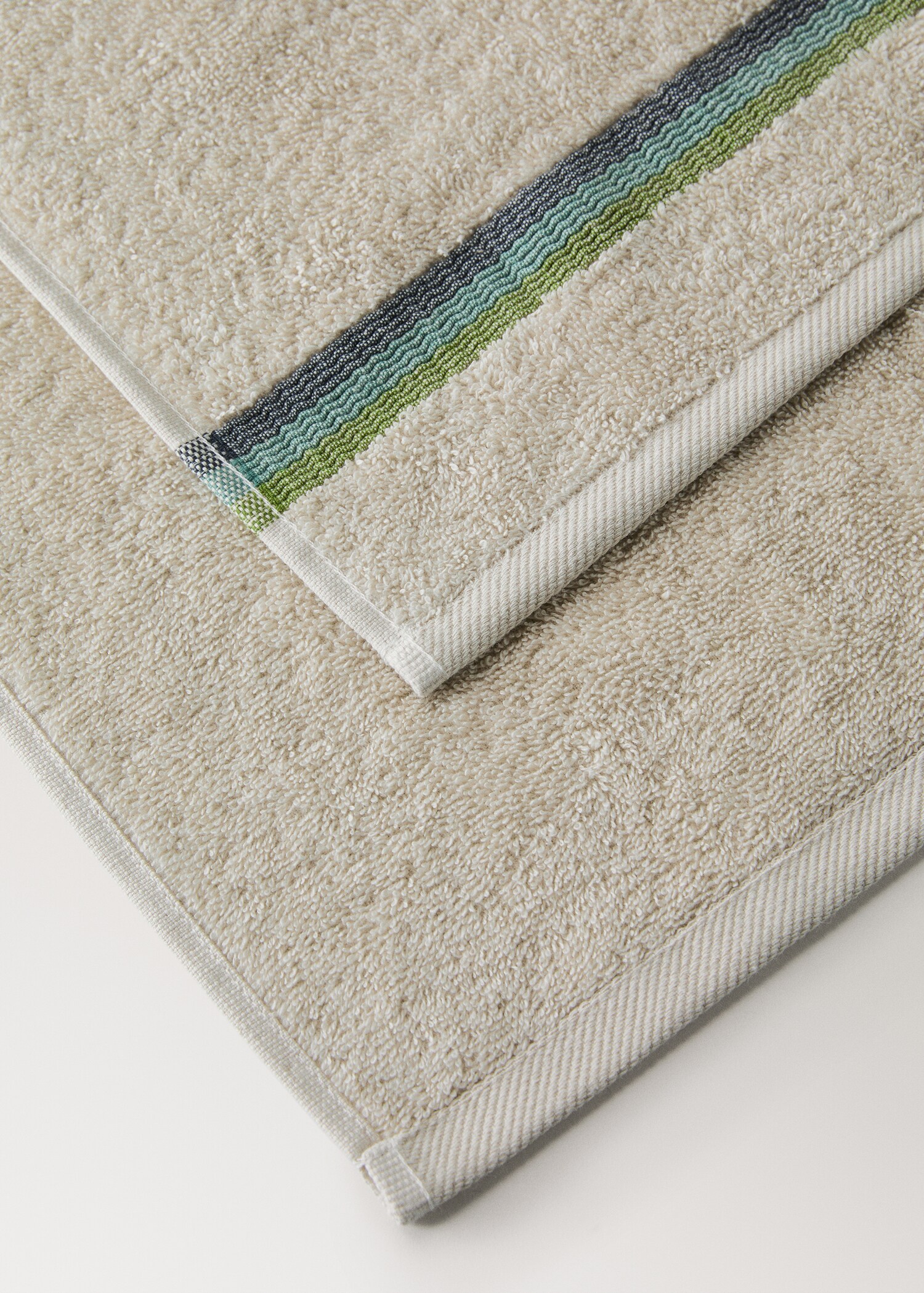Bath towel with striped trim - Details of the article 2