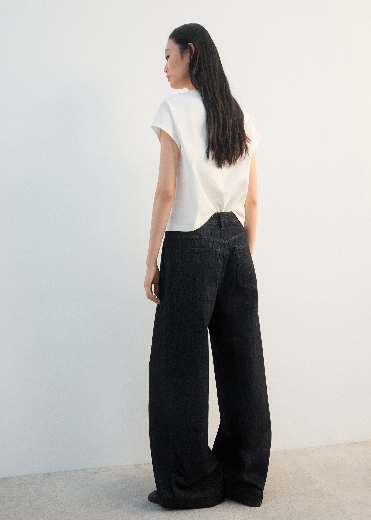 Camiseta algodón bordado flores - Reverso del artículo