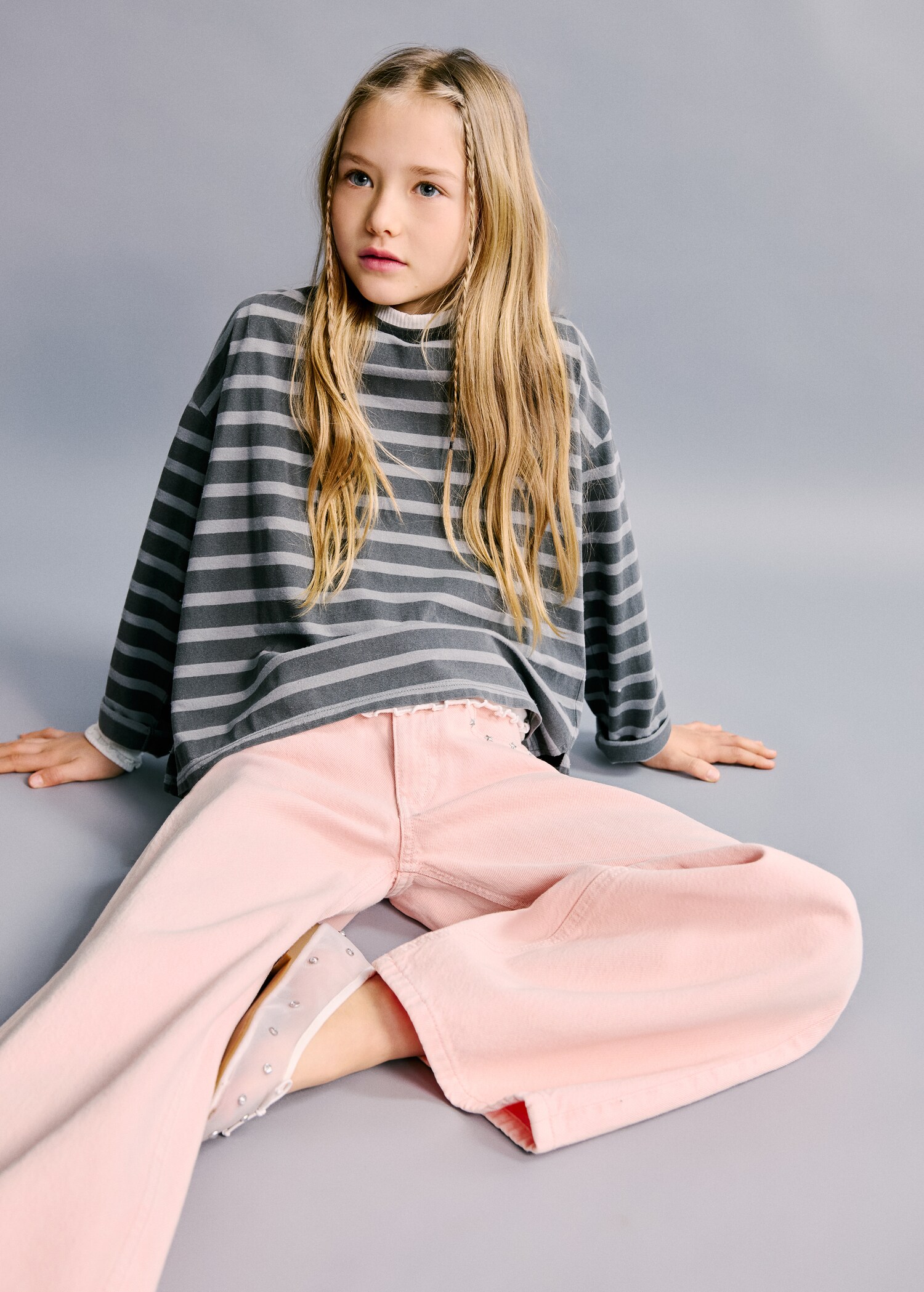 Jeans tachas estrellas - Plano medio