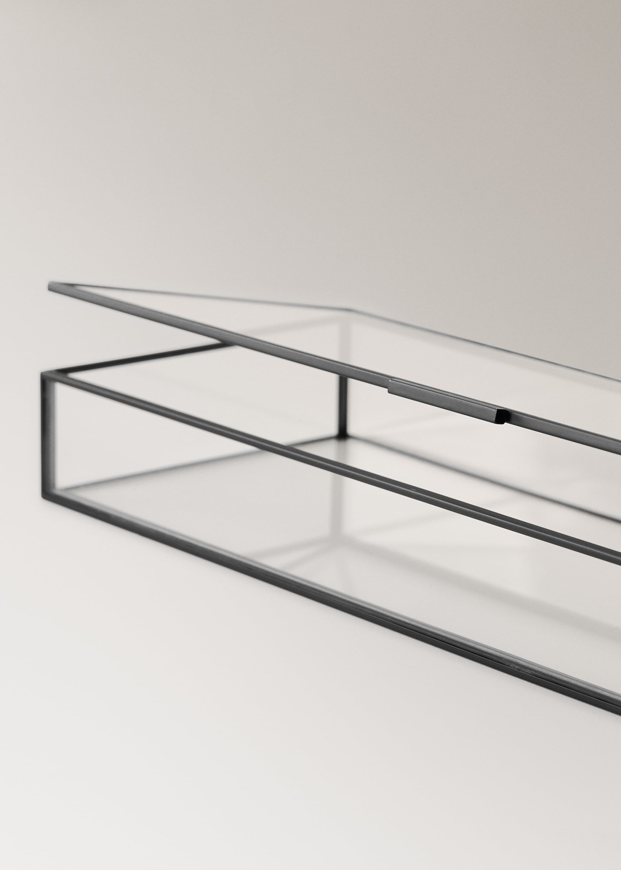 Middelgroot sieradenkistje met metalen rand - Detail van het artikel 2, Zwart. Ref: 27002918-00.