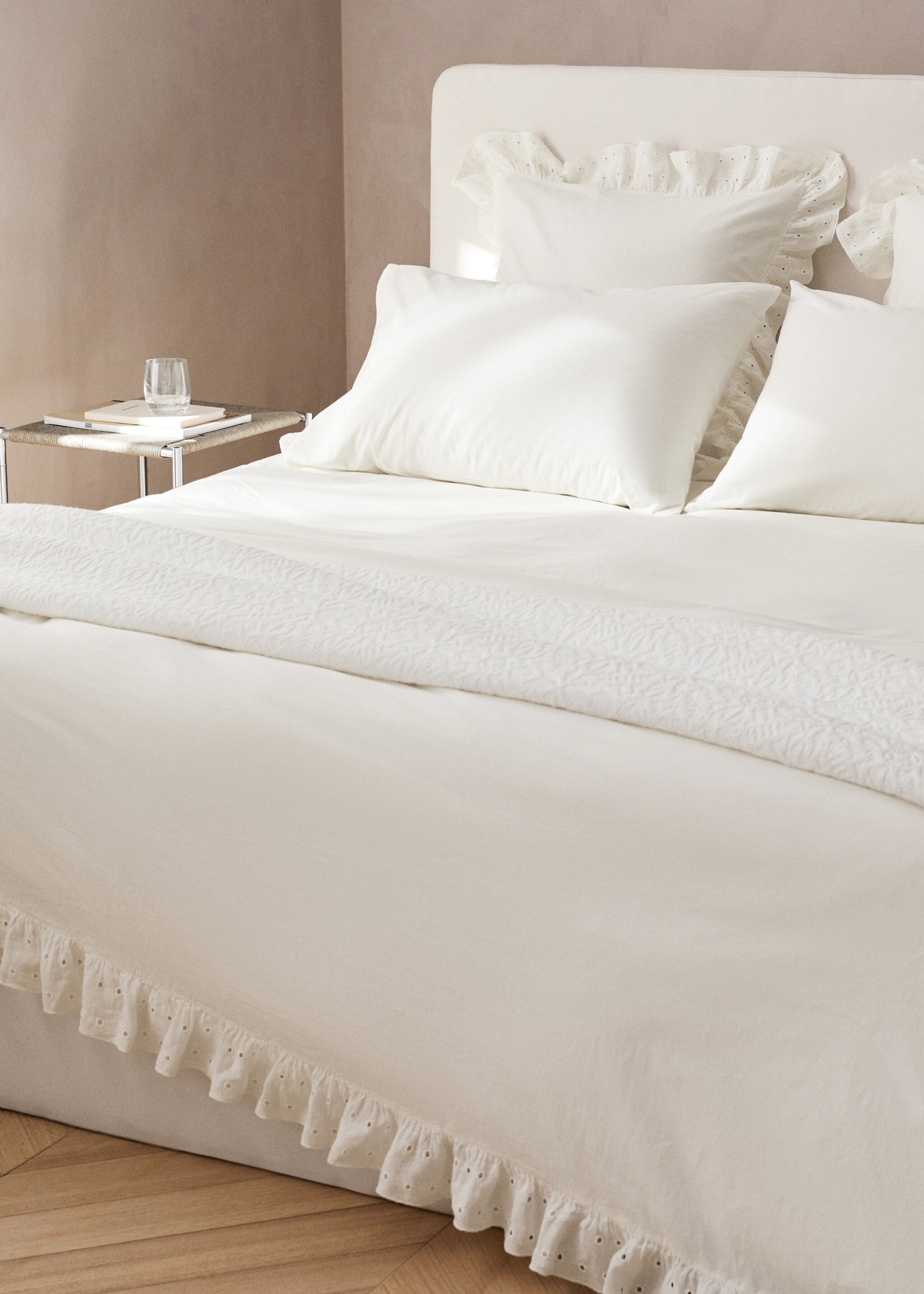 Cotton garment-dyed duvet cover with linen ruffle for 180/200 cm bed - Details of the article 7, Off White. Ref: 27002939-00.