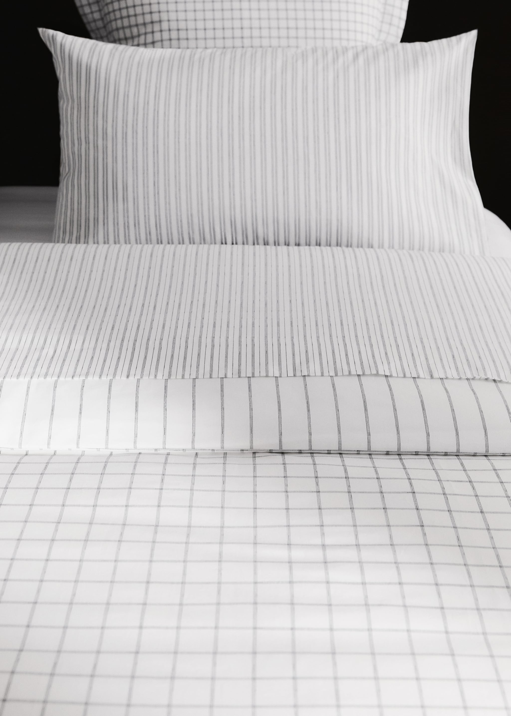 Vändbart påslakan med rutor och ränder 135/140 cm säng - Detaljer om artikeln 7, Grå. Ref: 27002975-00.