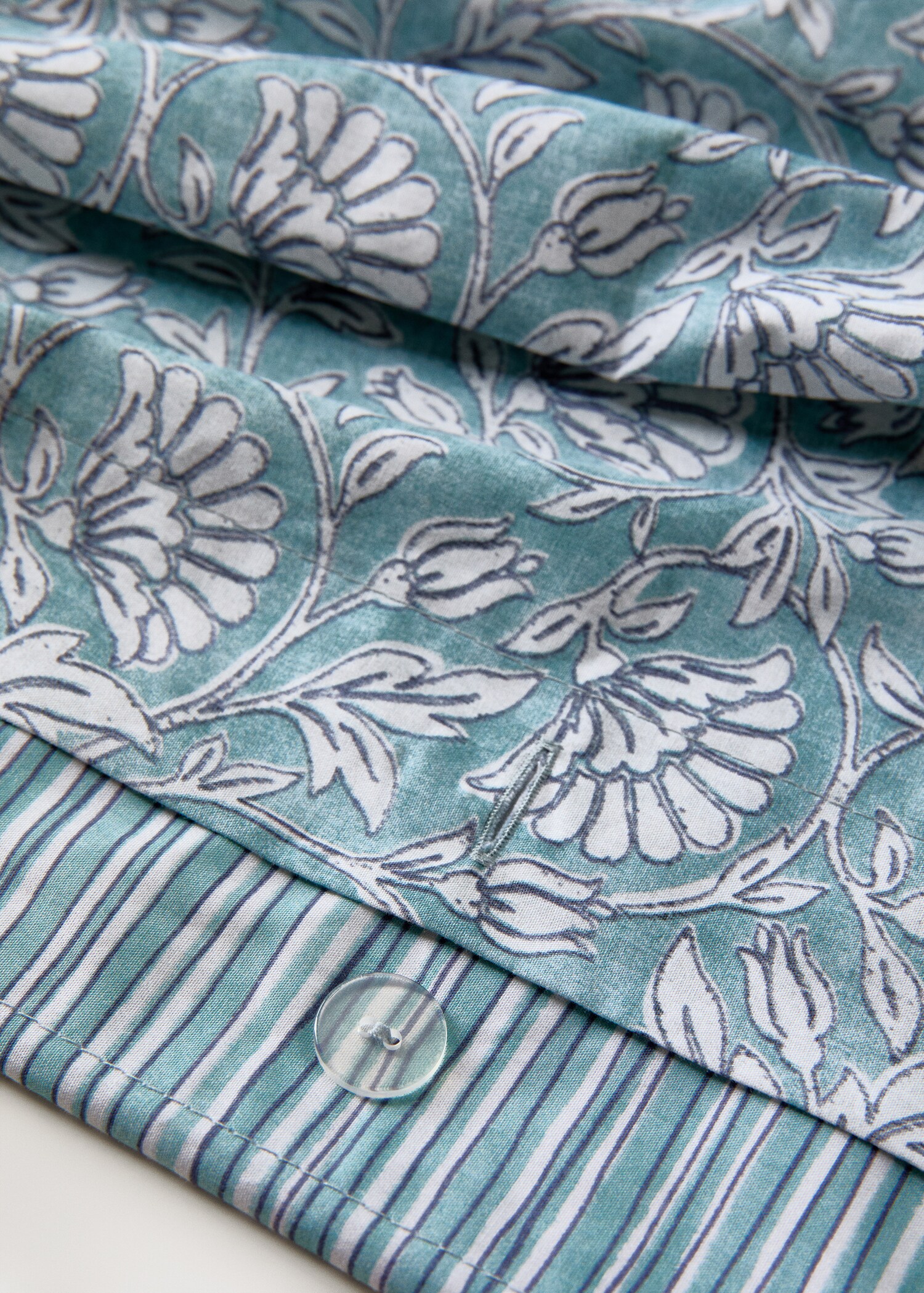 Reversible floral stripe duvet cover for 135/140 cm bed - Details of the article 2