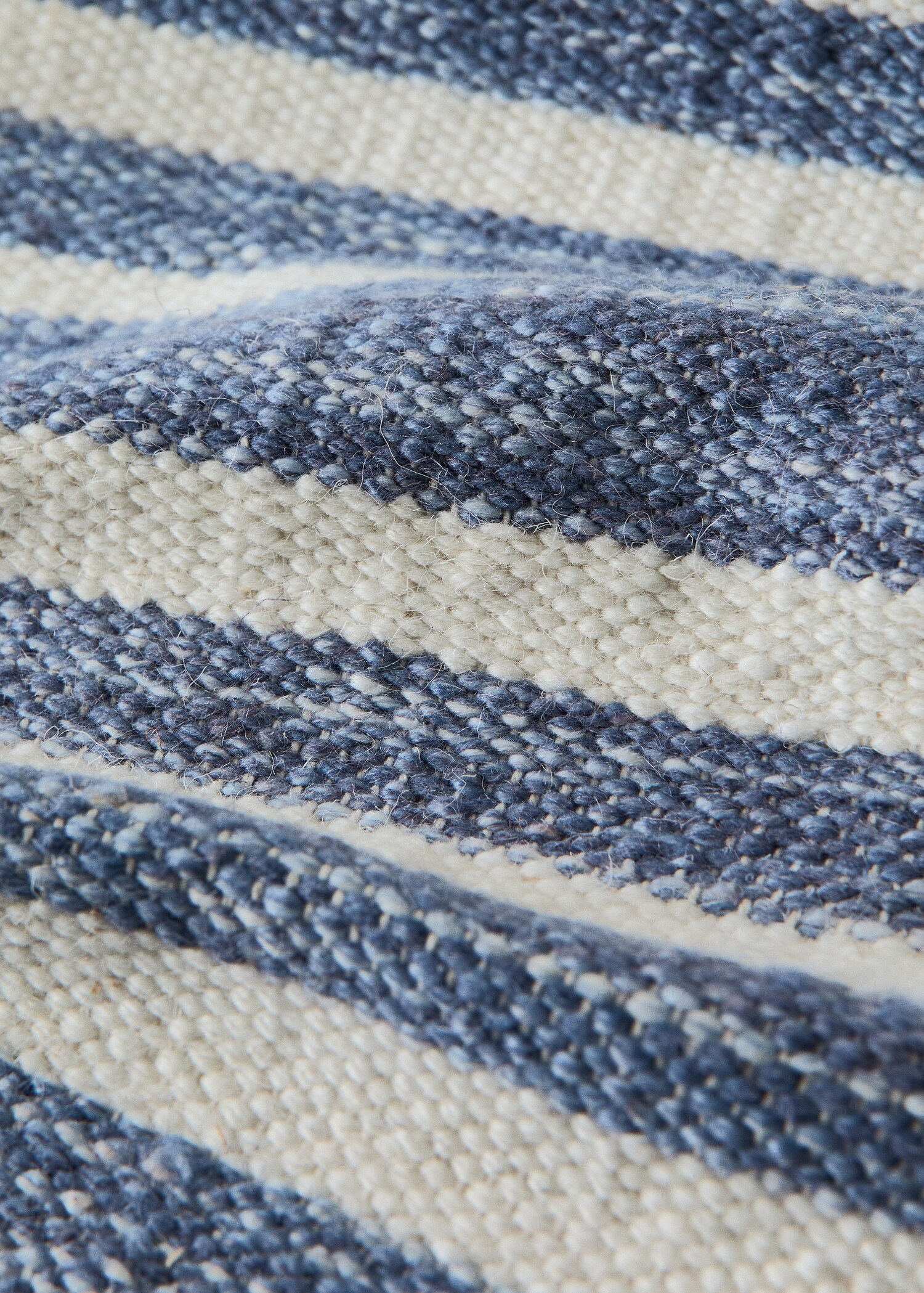 Large wool striped rug - Details of the article 1