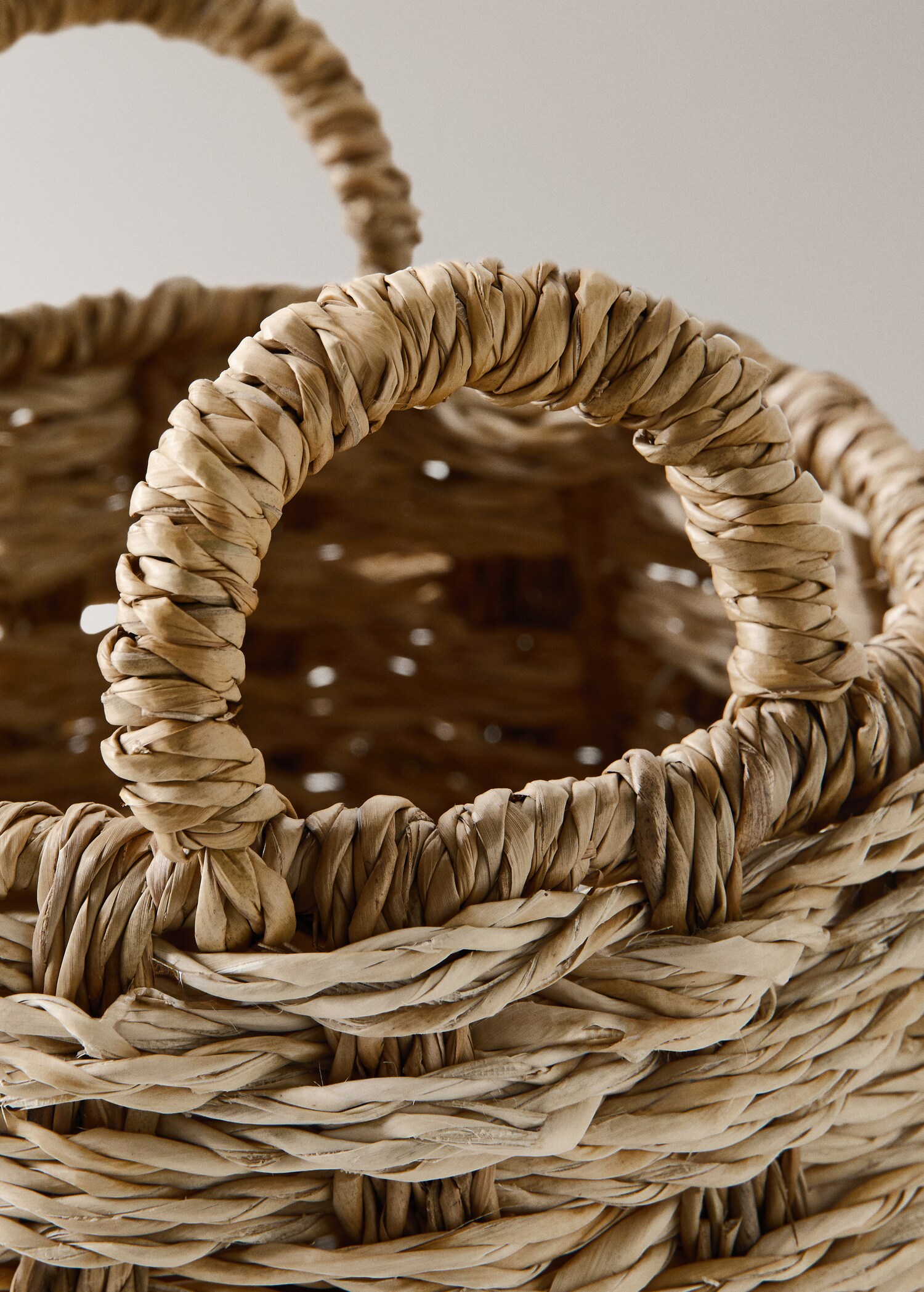 Medium round seagrass basket with handles - Details of the article 1
