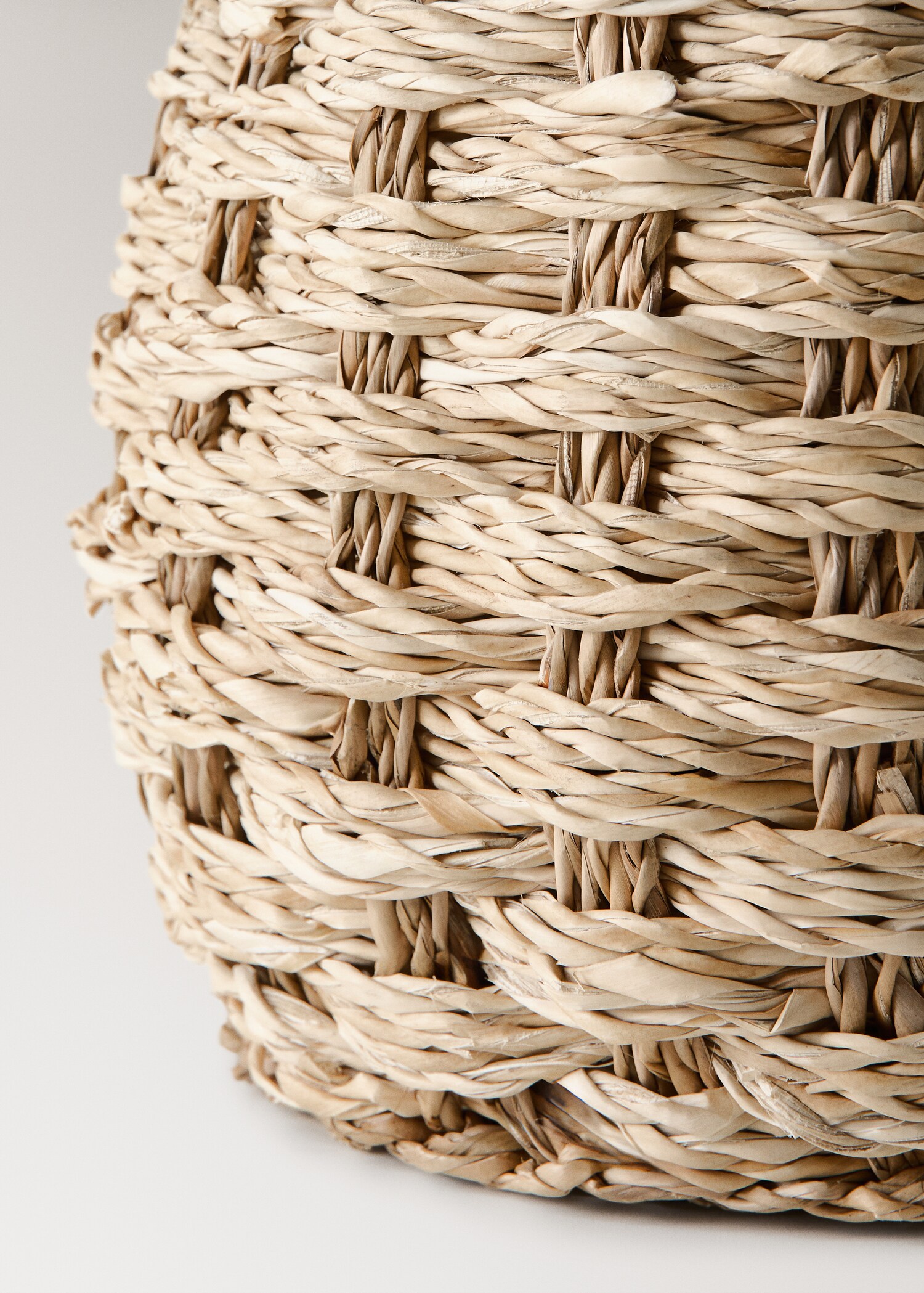 Medium round seagrass basket with handles - Details of the article 2
