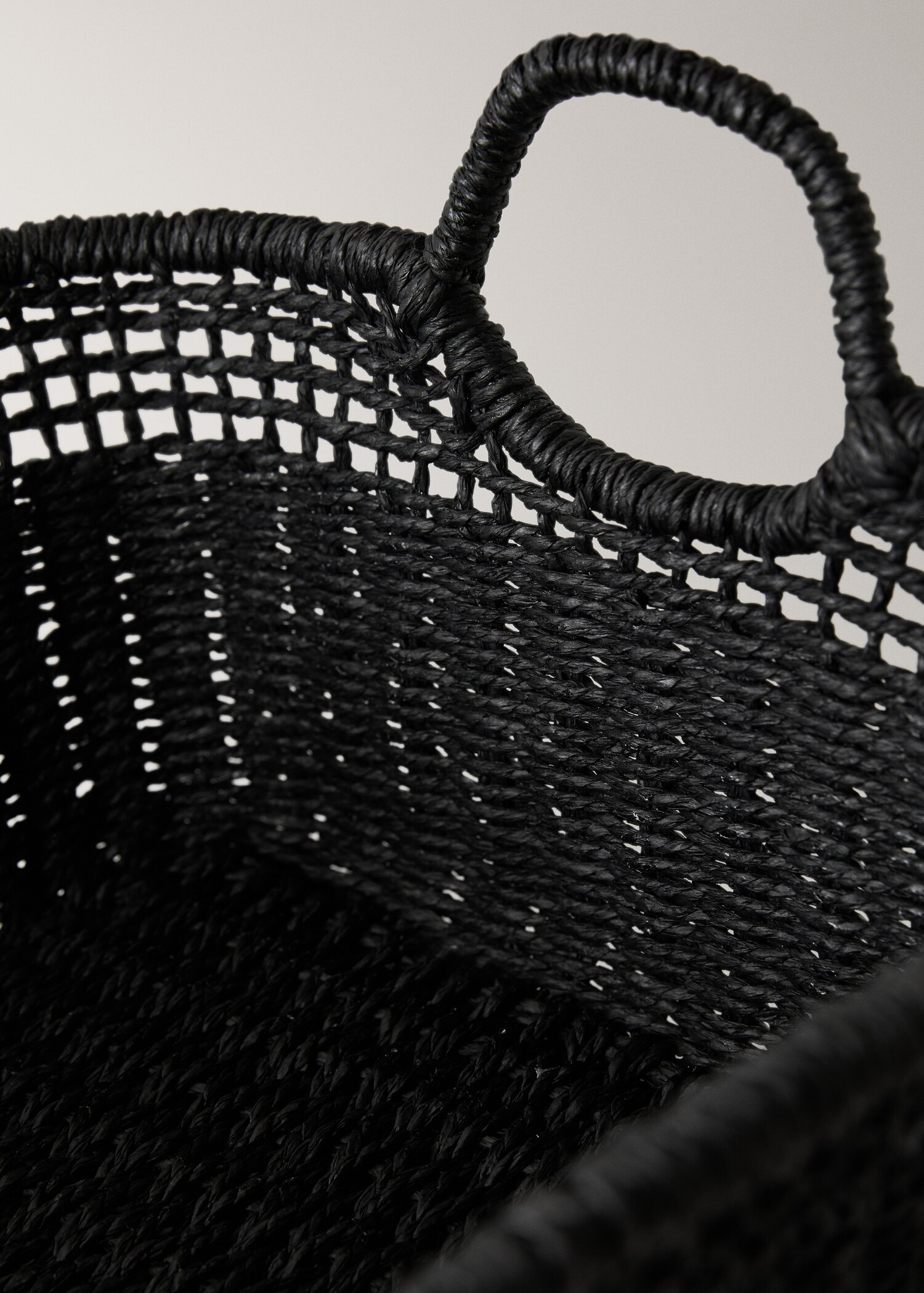 Two-handled paper basket - Details of the article 1