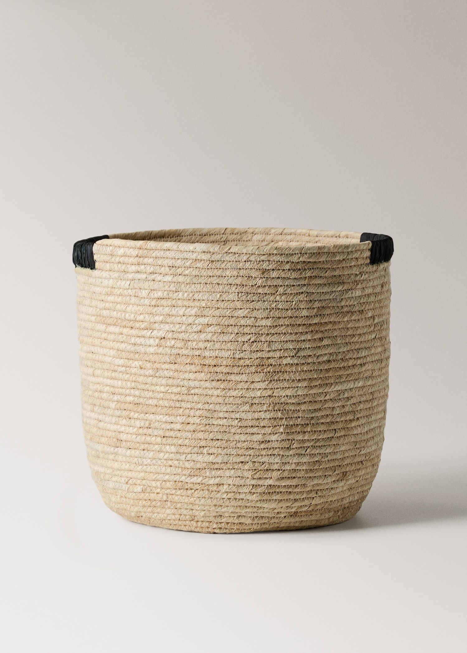 Large basket with embroidered detail - Article without model