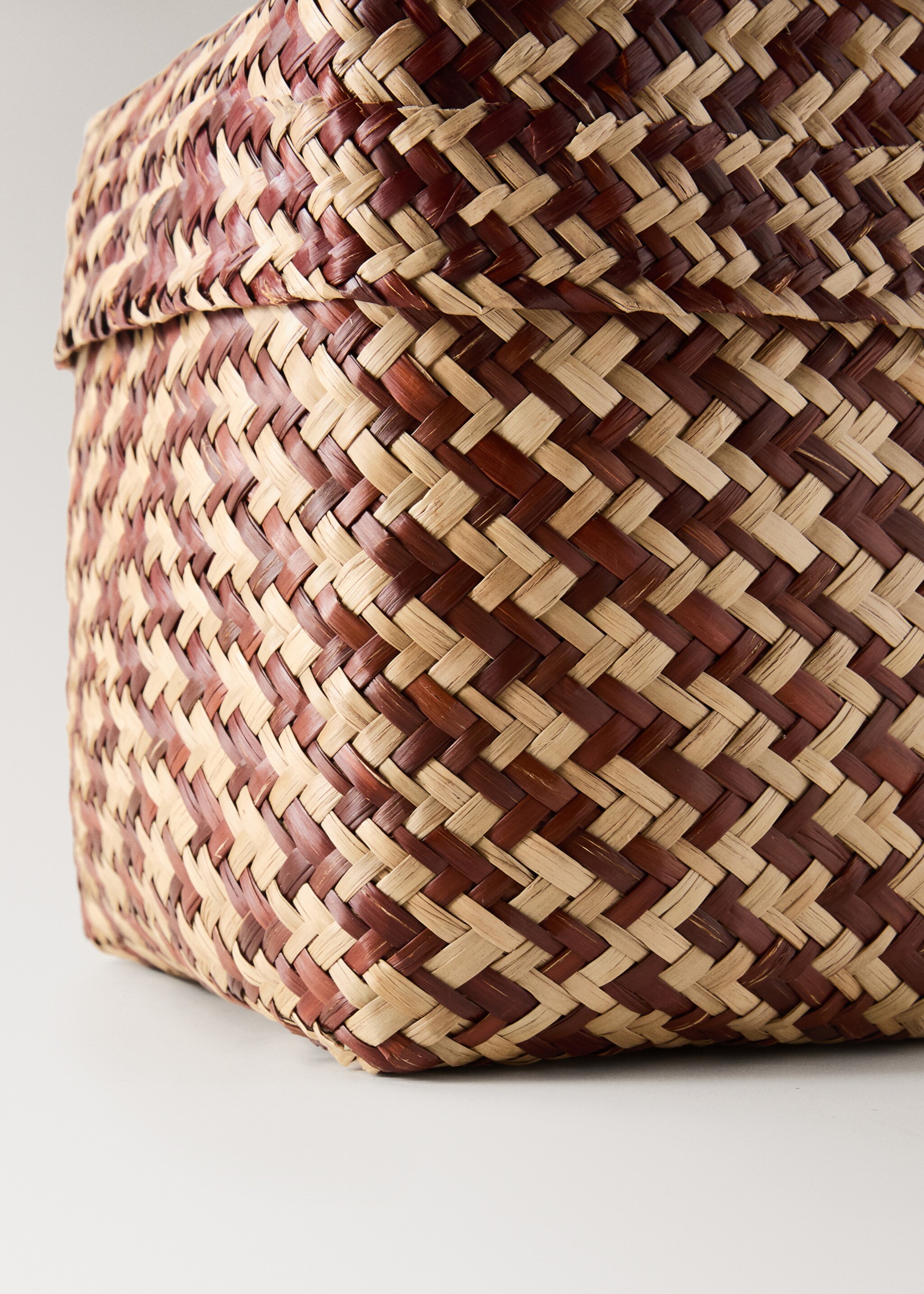 Medium-sized colored storage basket - Details of the article 2, Chocolate. Ref: 27003297-00.