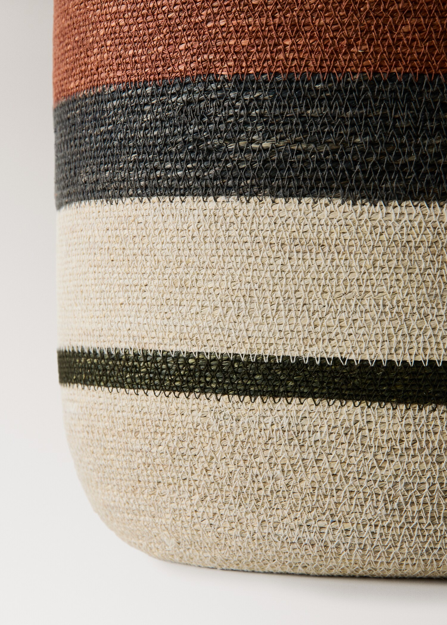 Large oval basket striped handles - Details of the article 2