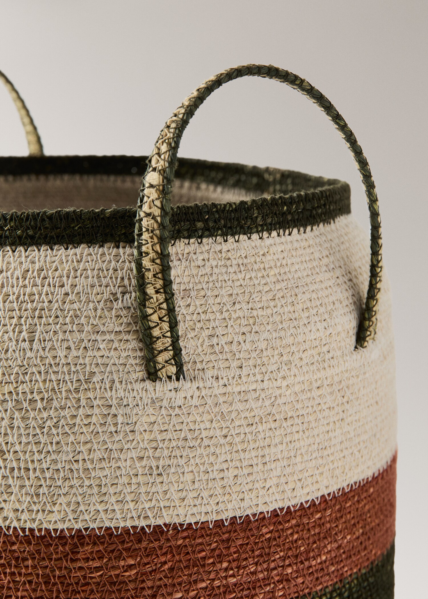 Small oval basket striped handles - Details of the article 1