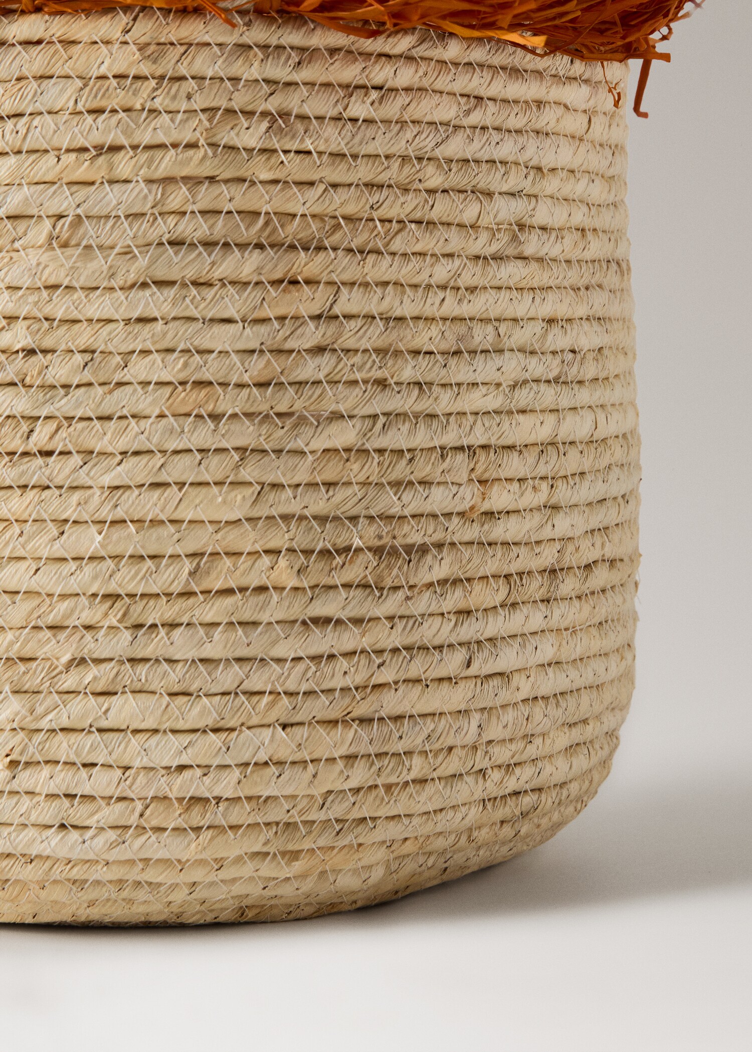 Malý košík s detaily třásní - Detail zboží 2