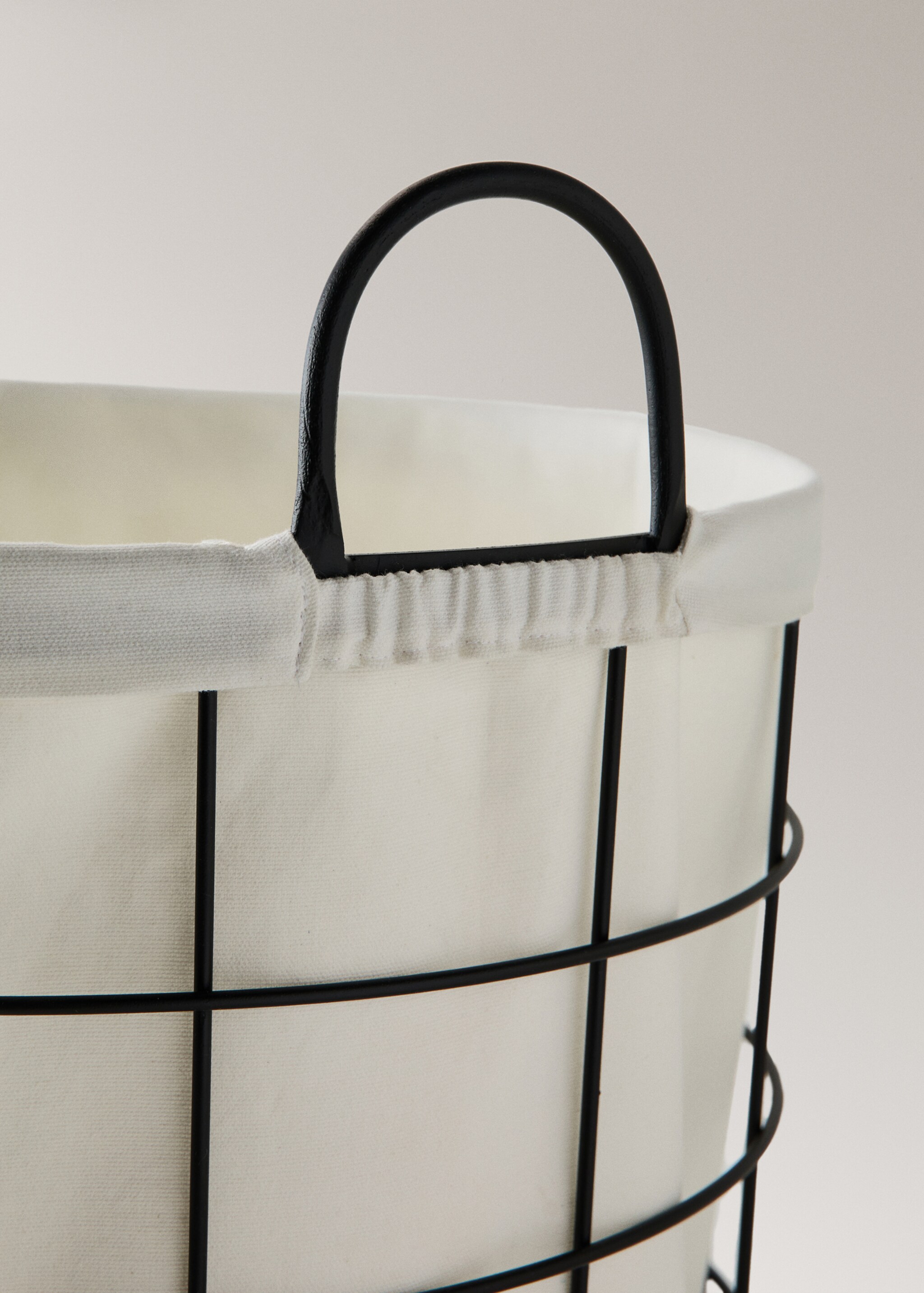 Metal mesh basket with fabric interior - Details of the article 1, Black. Ref: 27003303-00.