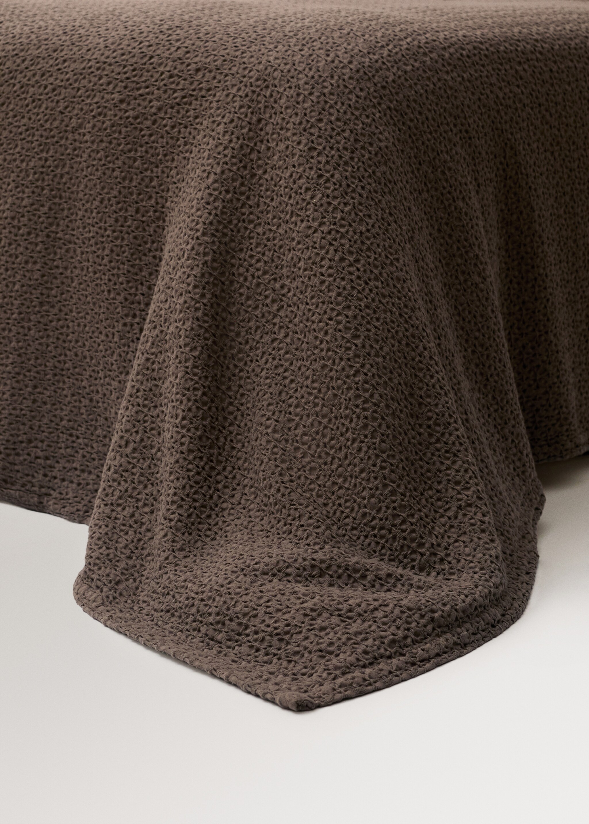 Přehoz z bavlny garment-dyed s vaflovou strukturou, na postel 180/200 cm - Detail zboží 7, Kávová. Ref: 27003310-00.