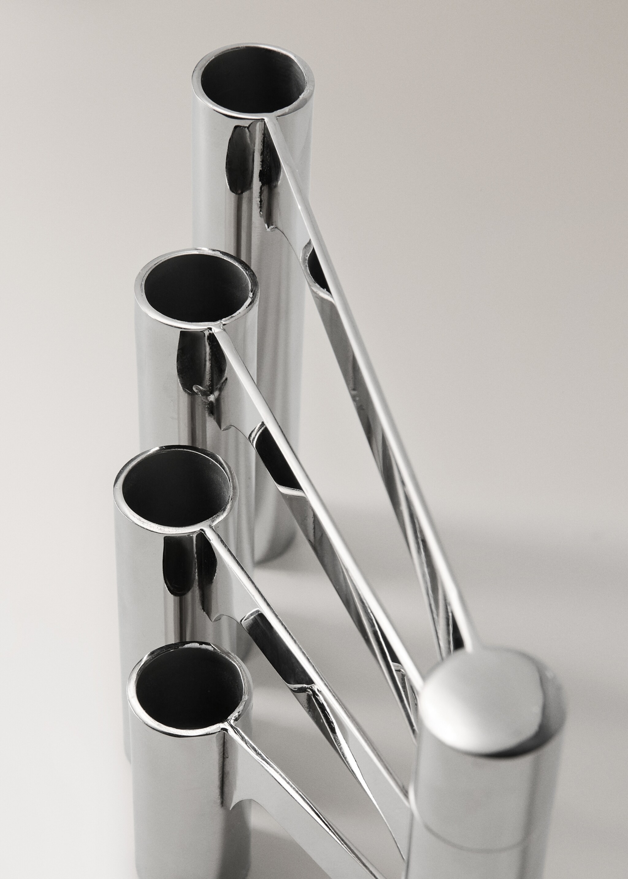 Multiple aluminum candlestick - Details of the article 2, Silver. Ref: 27003316-00.
