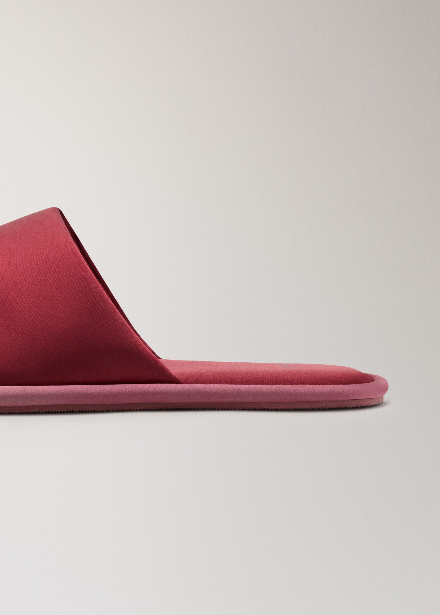 Satin trainers with contrast piping - Details of the article 1