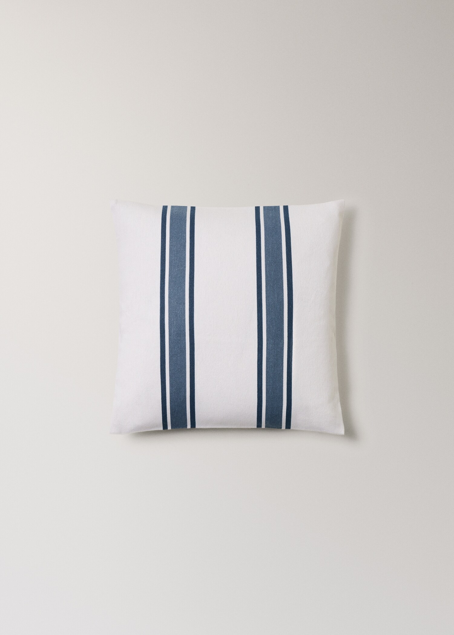 Kissenbezug aus Baumwolle mit zweifarbigem Streifenmuster, 45 x 45 cm - Artikel ohne Model