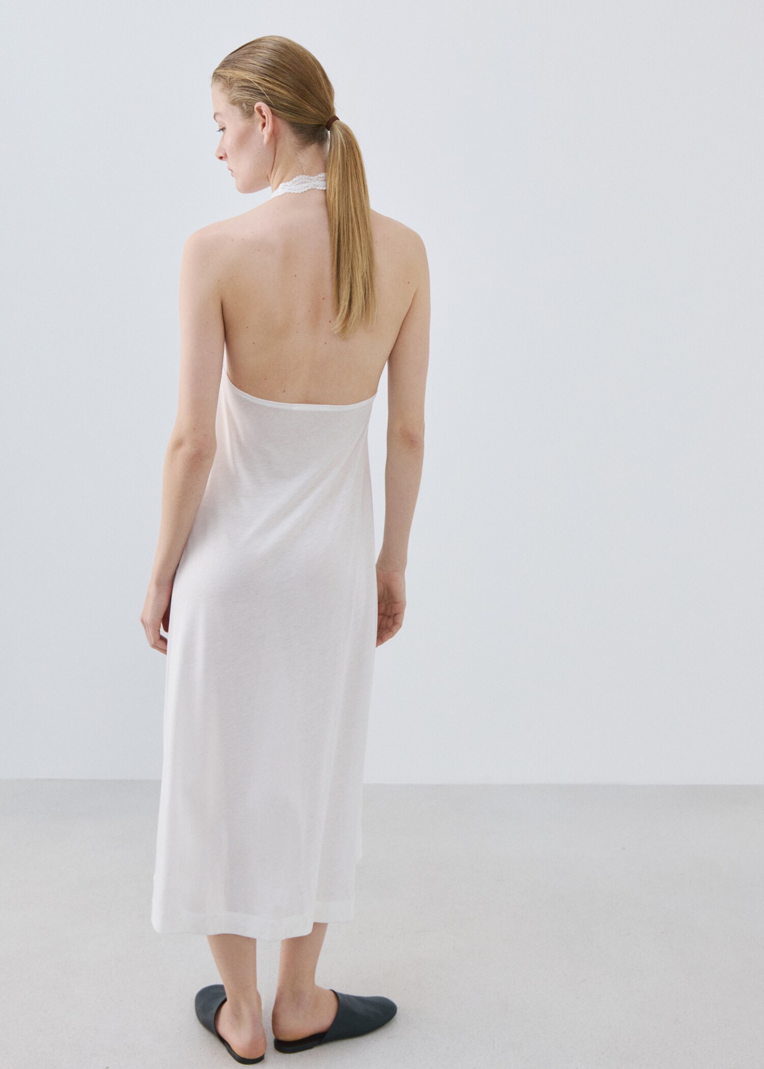 Lace nightdress with back scoop neckline - Reverse of the article
