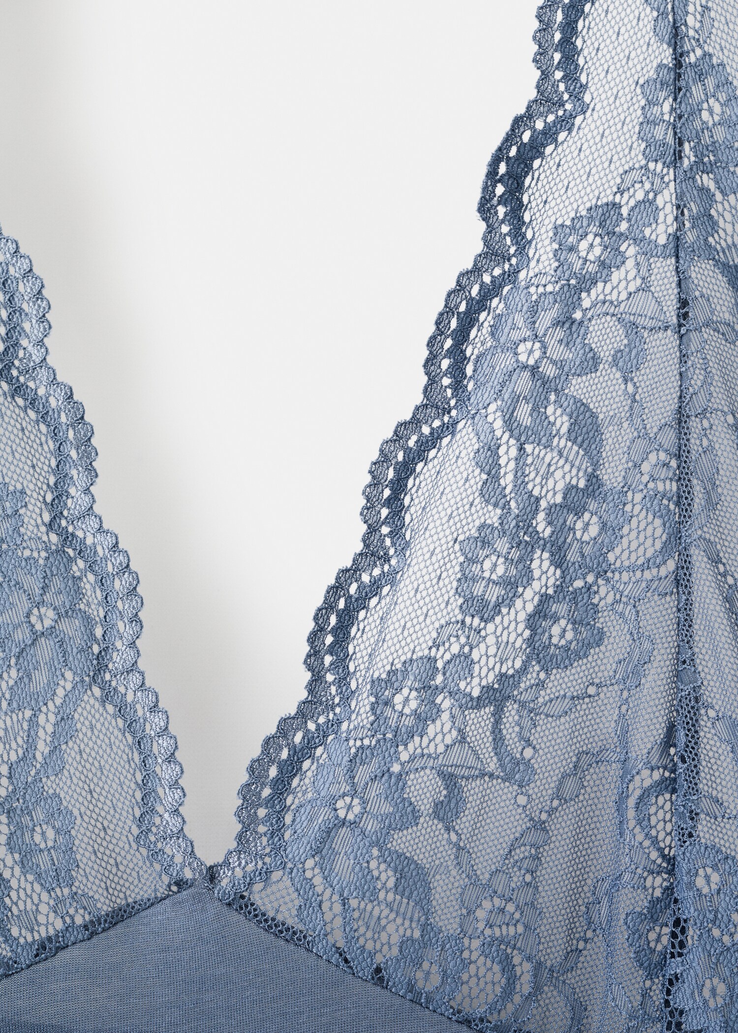 Lace nightdress with back scoop neckline - Details of the article 8