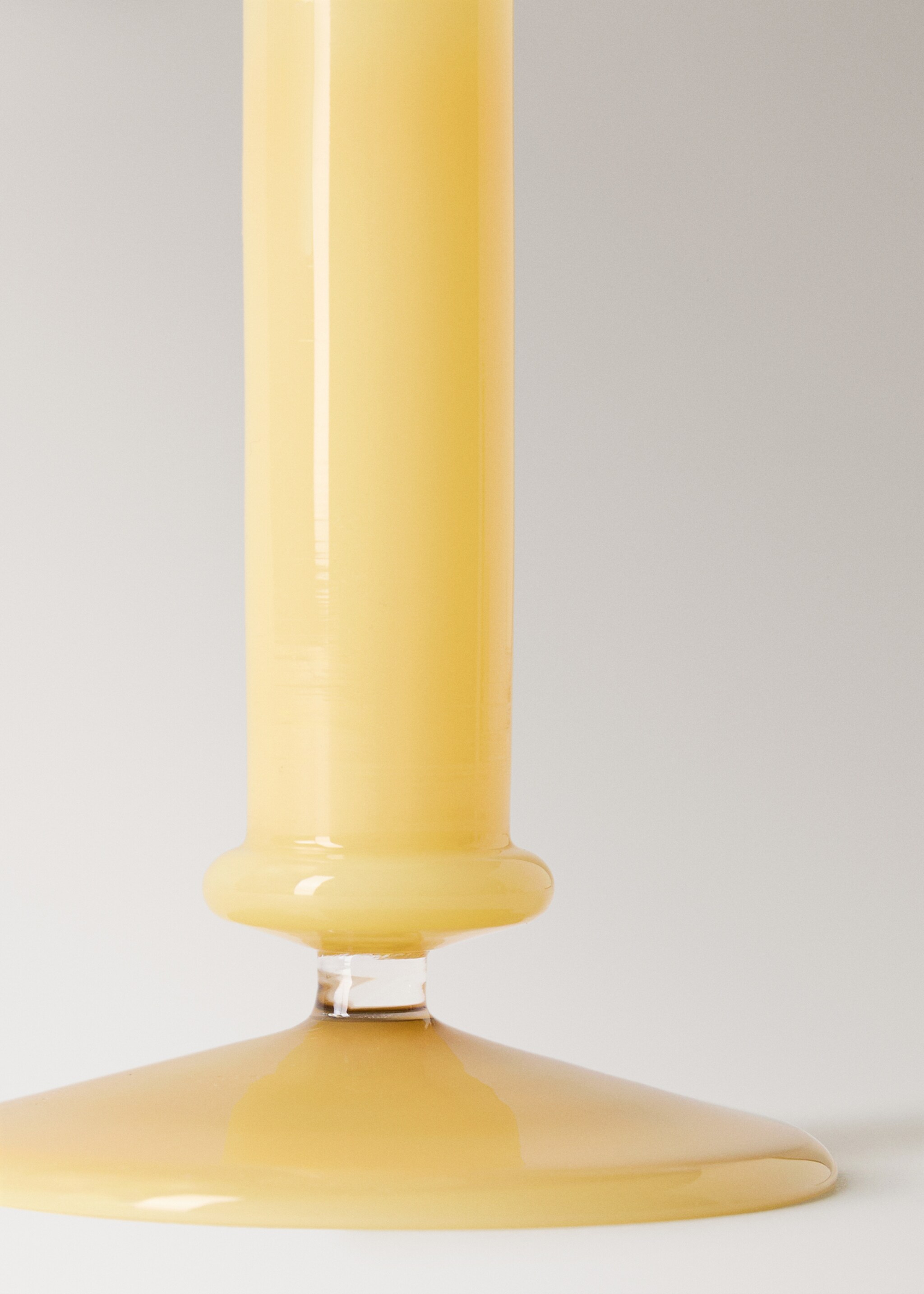 Μεσαίου μεγέθους κηροπήγιο από βοροπυριτικό γυαλί σε χρώμα - Λεπτομέρεια του προϊόντος 2, Ώχρα. Ref: 27003339-00.