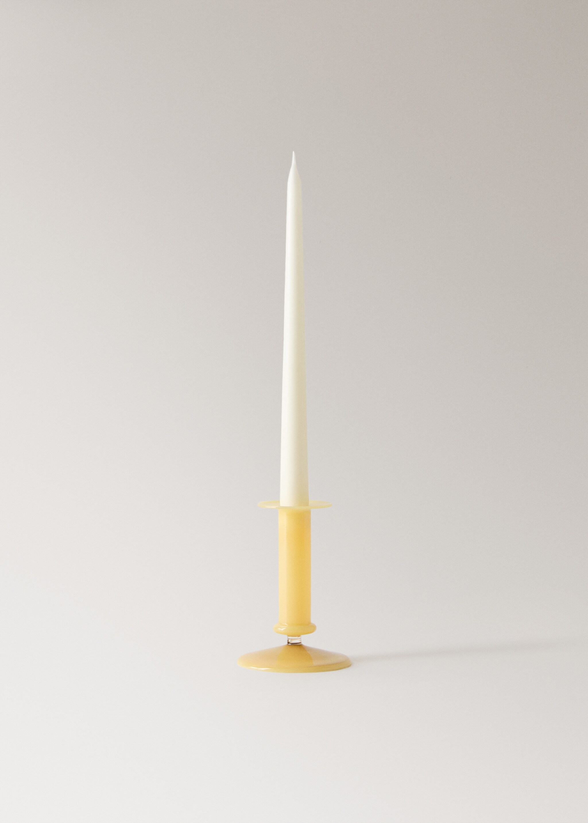 Μεσαίου μεγέθους κηροπήγιο από βοροπυριτικό γυαλί σε χρώμα - Λεπτομέρεια του προϊόντος 3, Ώχρα. Ref: 27003339-00.