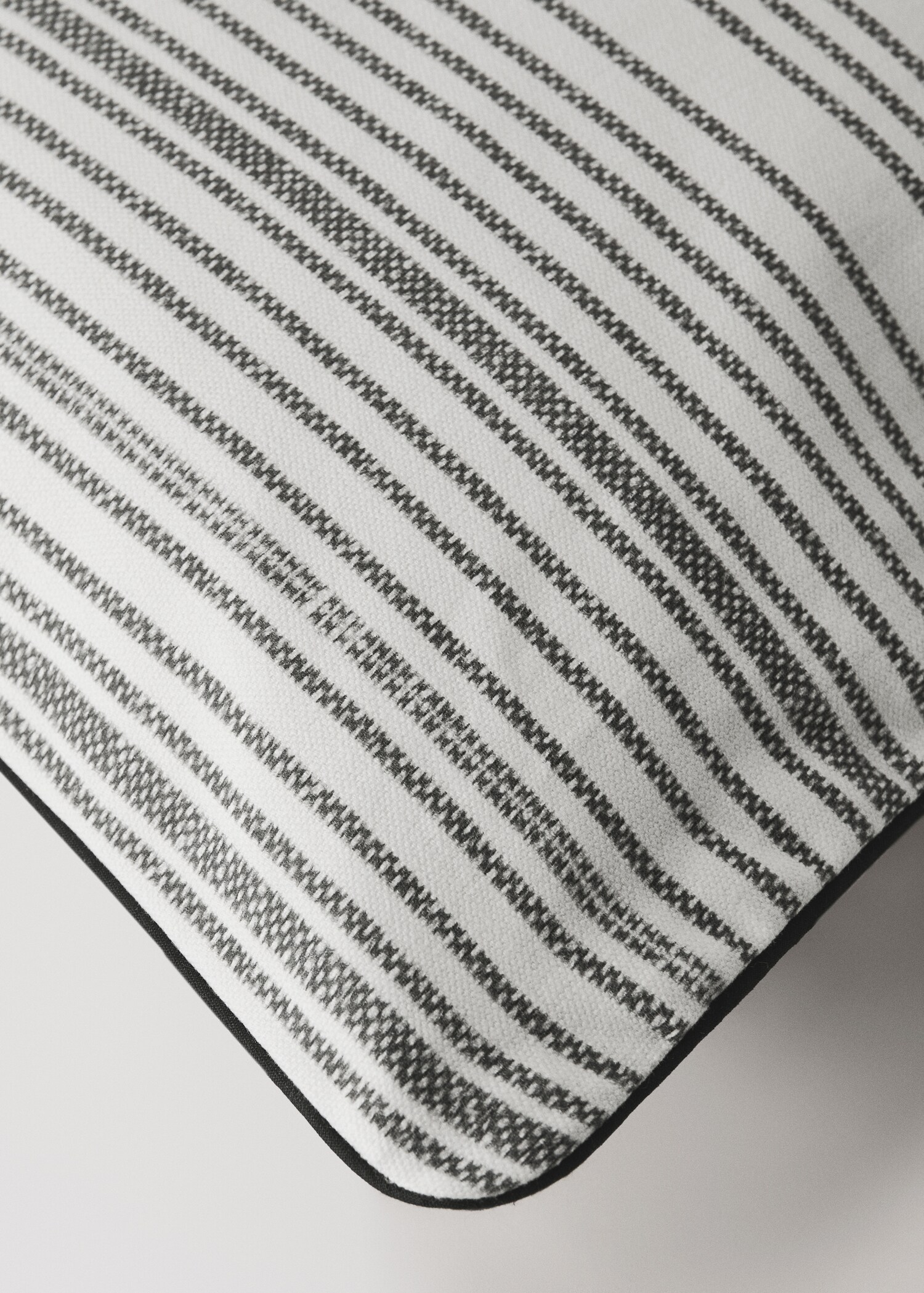 Irregular striped cotton cushion cover 45x45cm - Details of the article 1