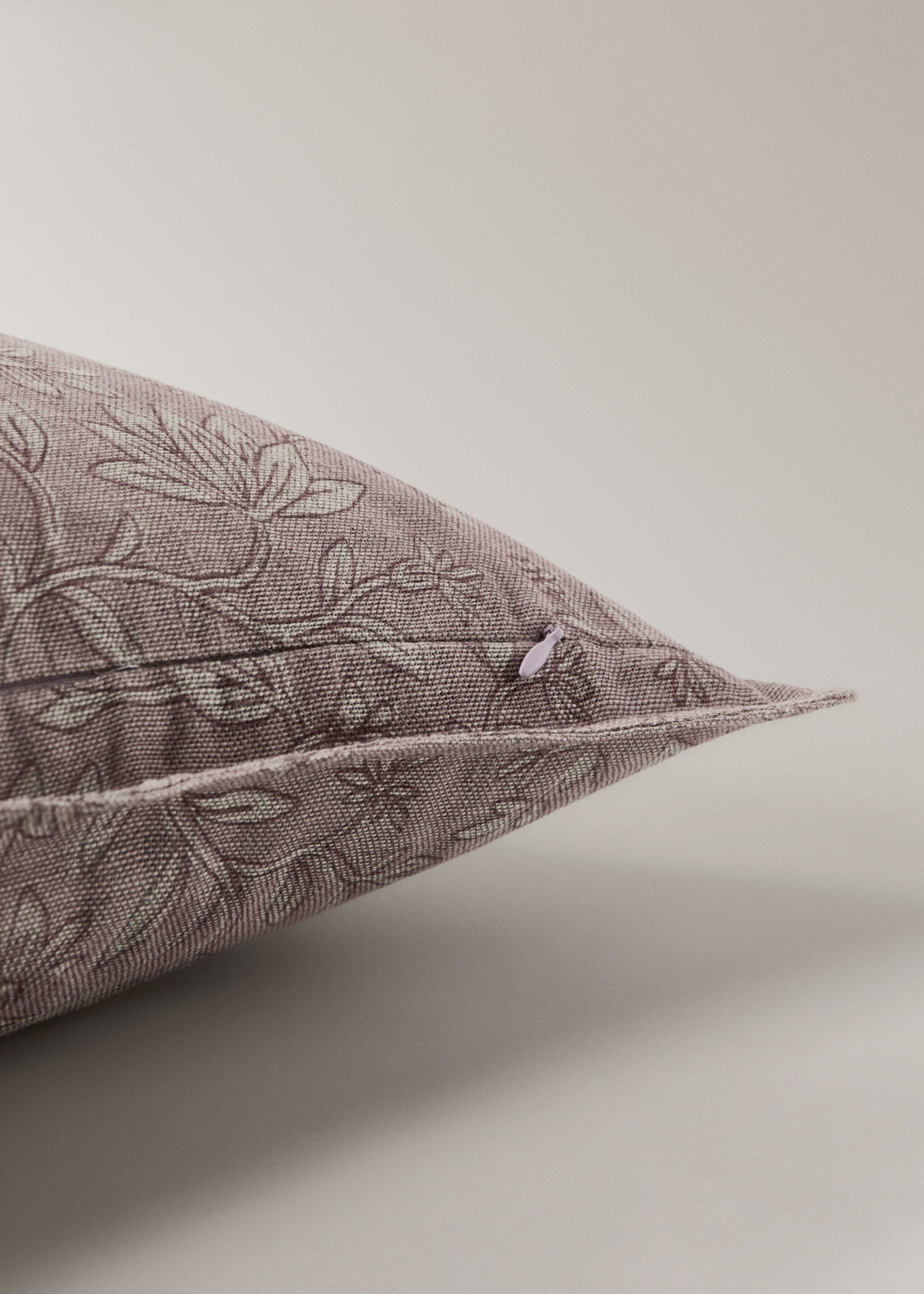 Block print cotton linen cushion cover 50x50cm - Details of the article 2, Lilac. Ref: 27003353-00.