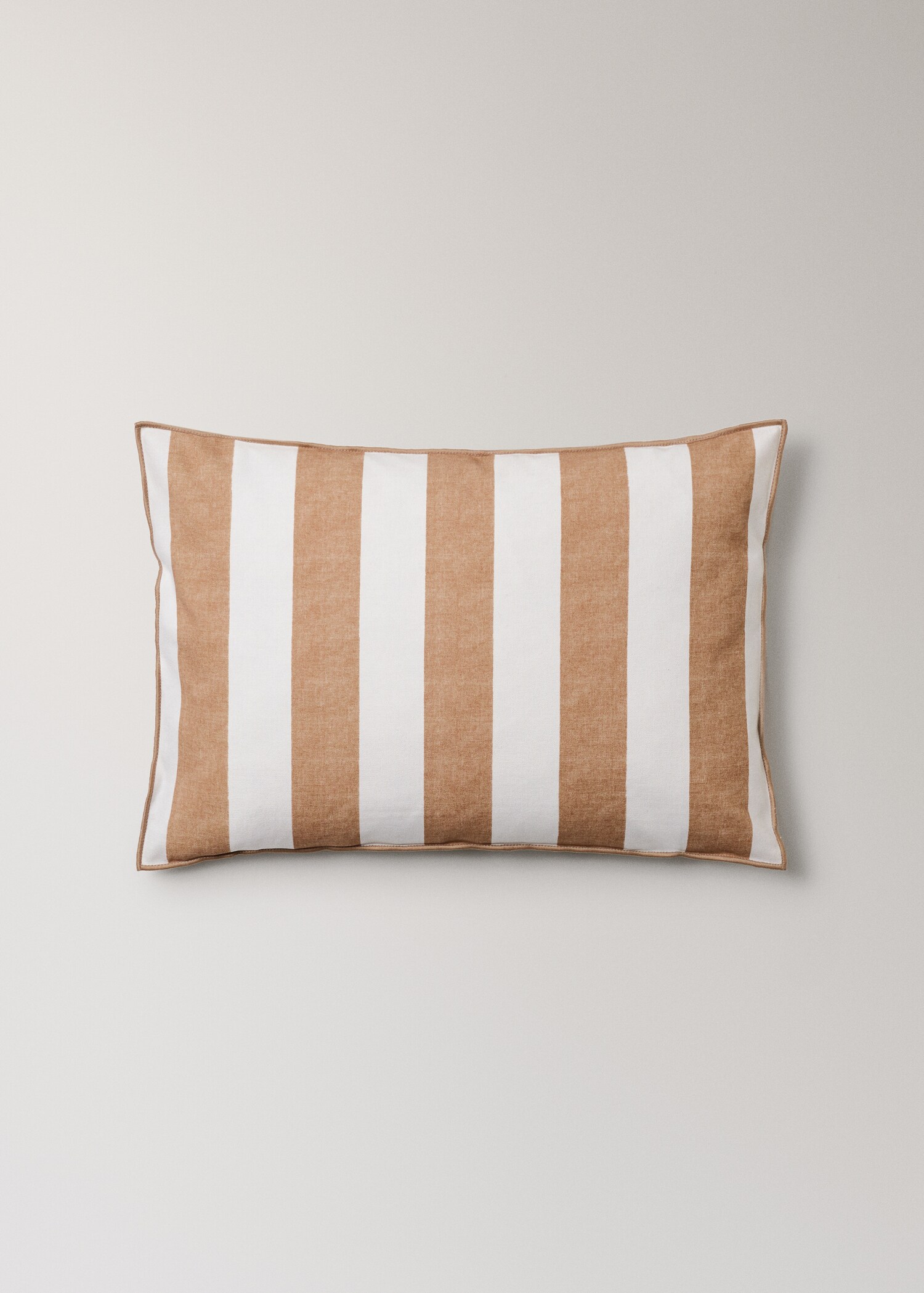 Cotton cushion cover with thick stripes and overlock stitching 40x60 cm - Article without model